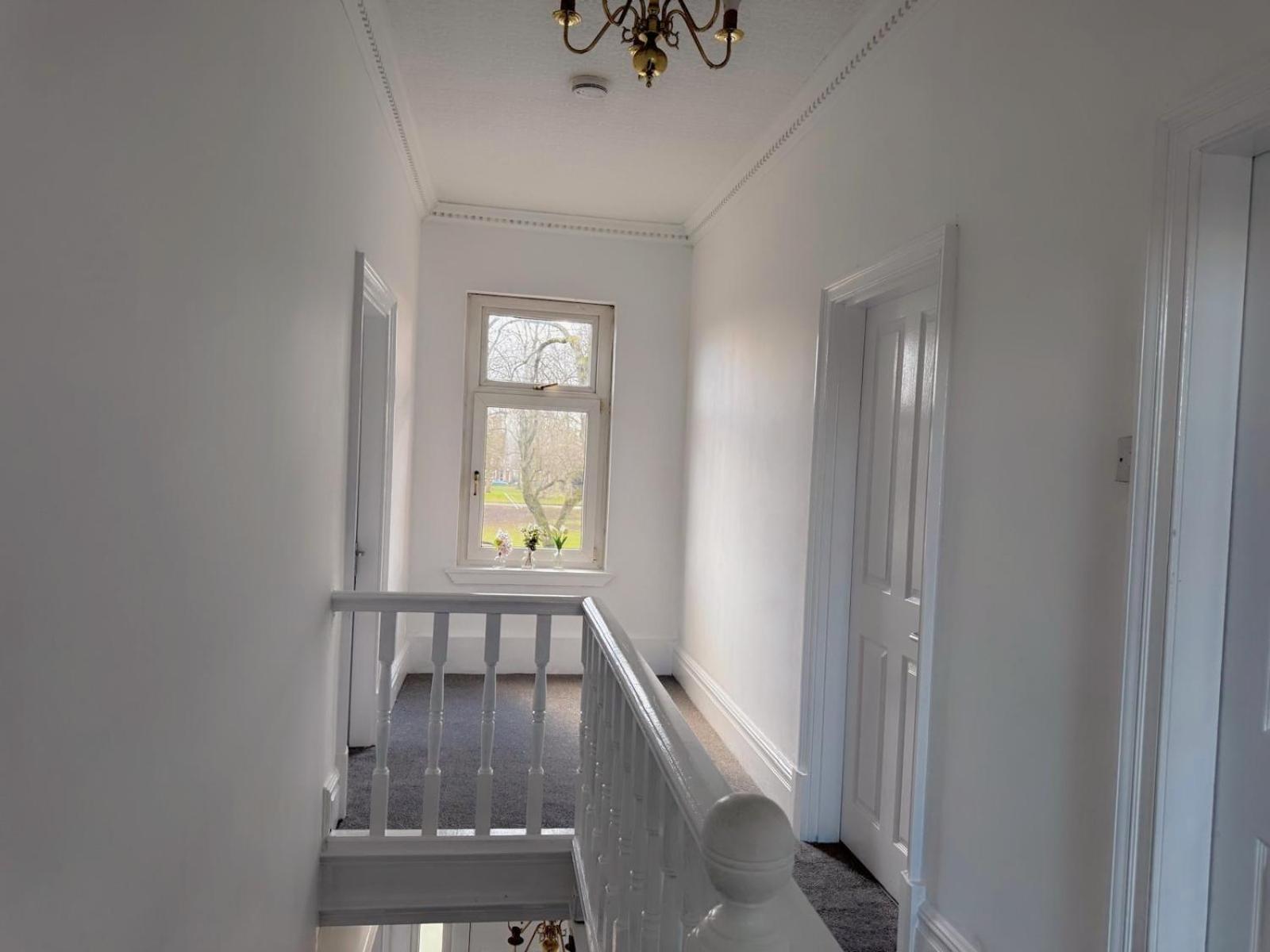 Guest house Double-bedroom In The Heart Of Salford Perfect For Short