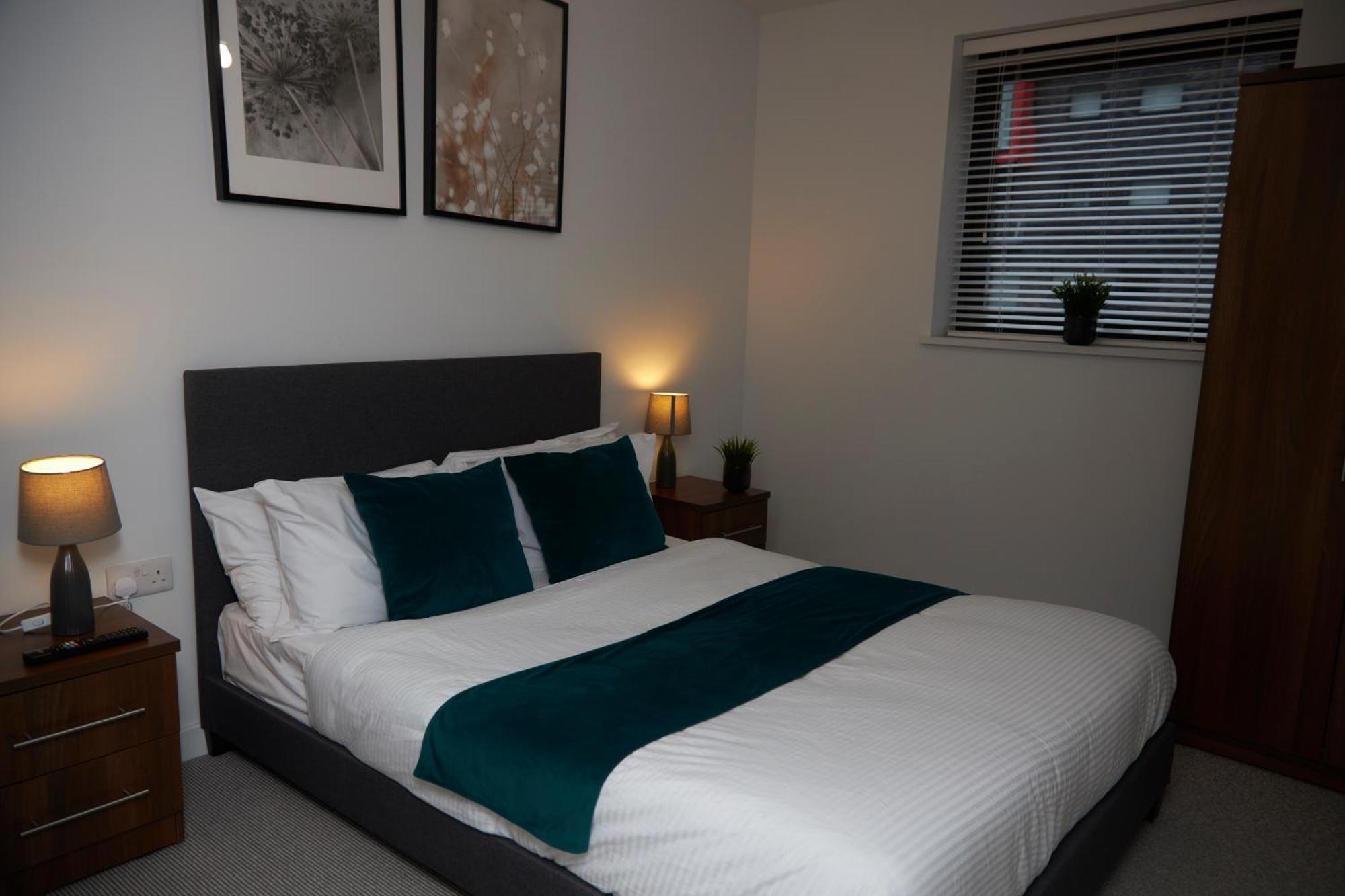 Apartment Luxury 2 Bedroom And Bathroom In With Balcony *