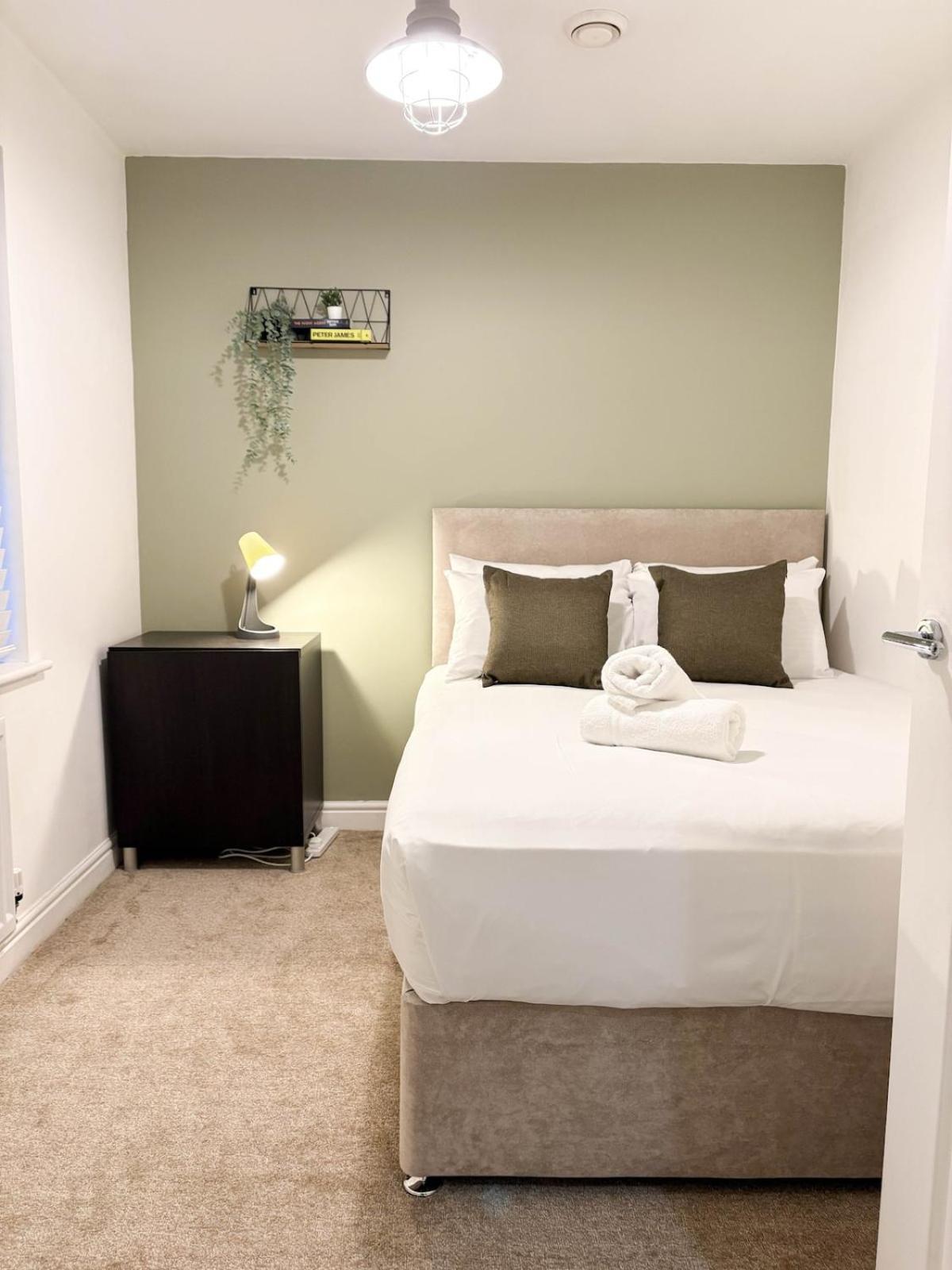 New Near Etihad & Coop Live Holiday home *