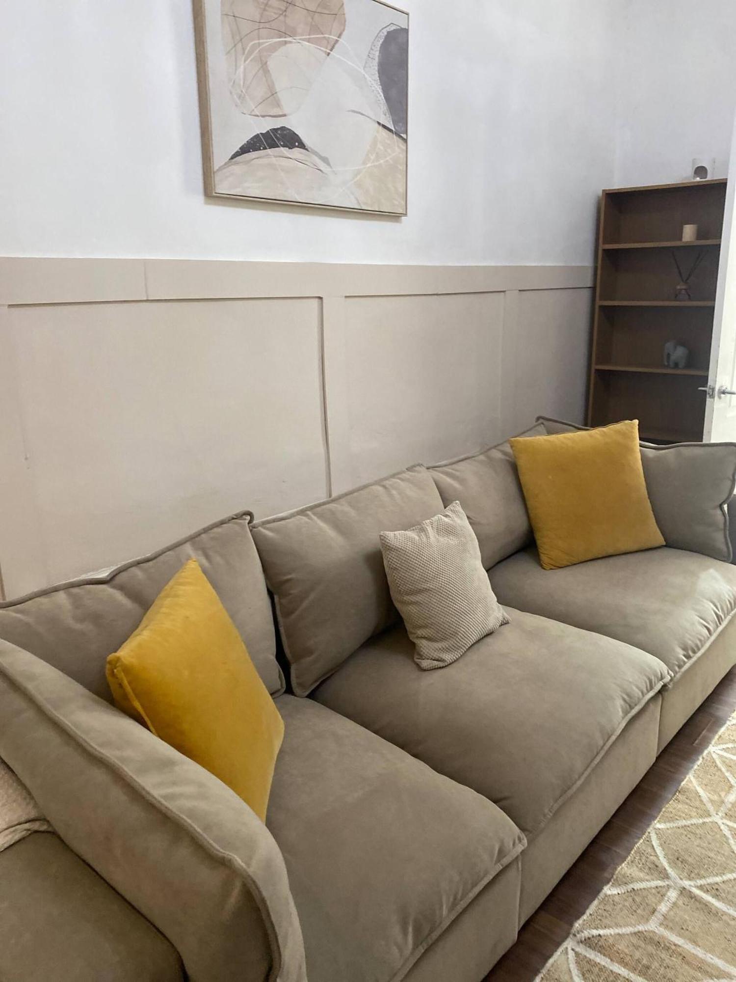 Modern Townhouse-free Parking-game Room-w-ifi *