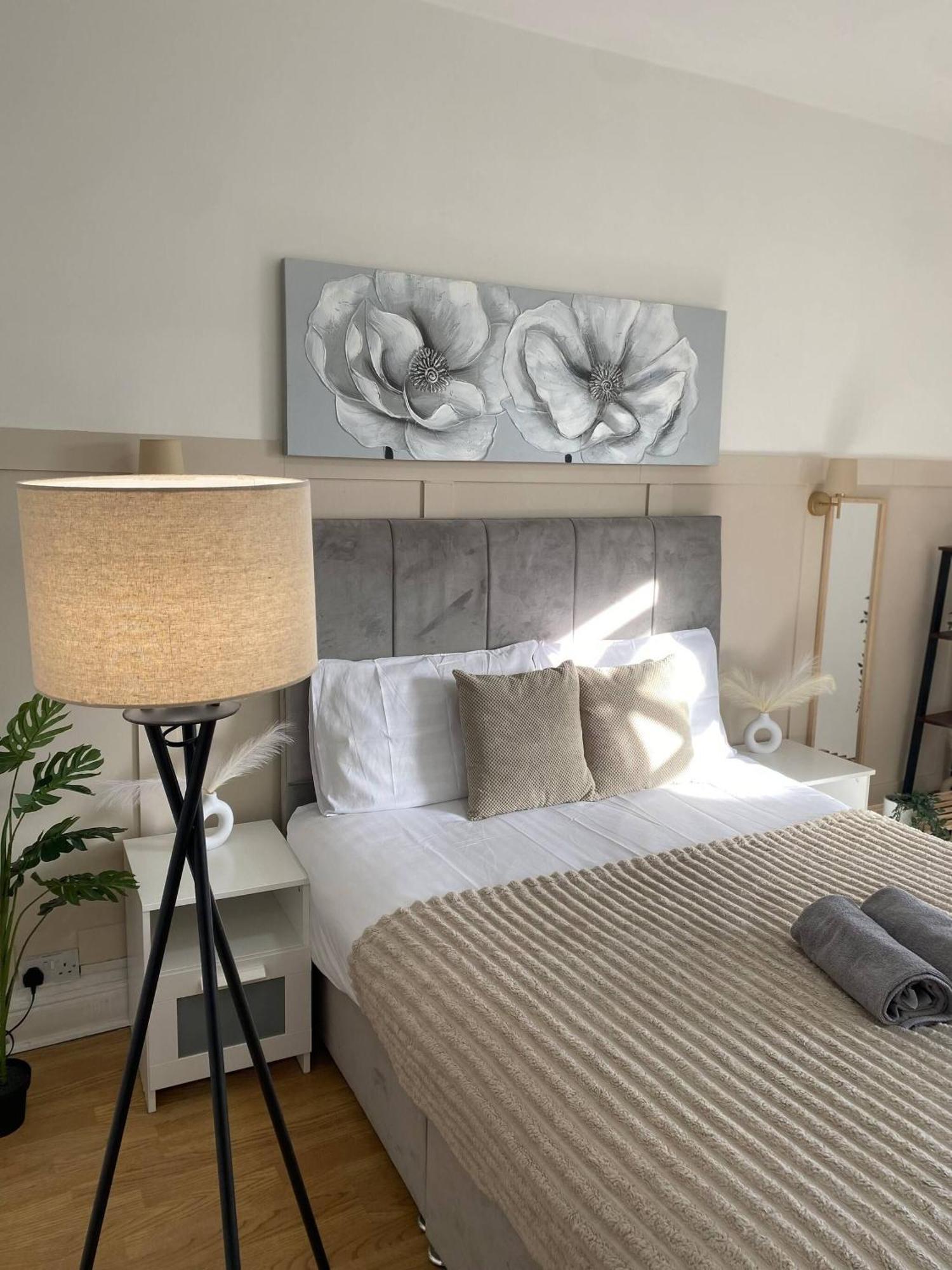 Modern Townhouse-free Parking-game Room-w-ifi Holiday home *
