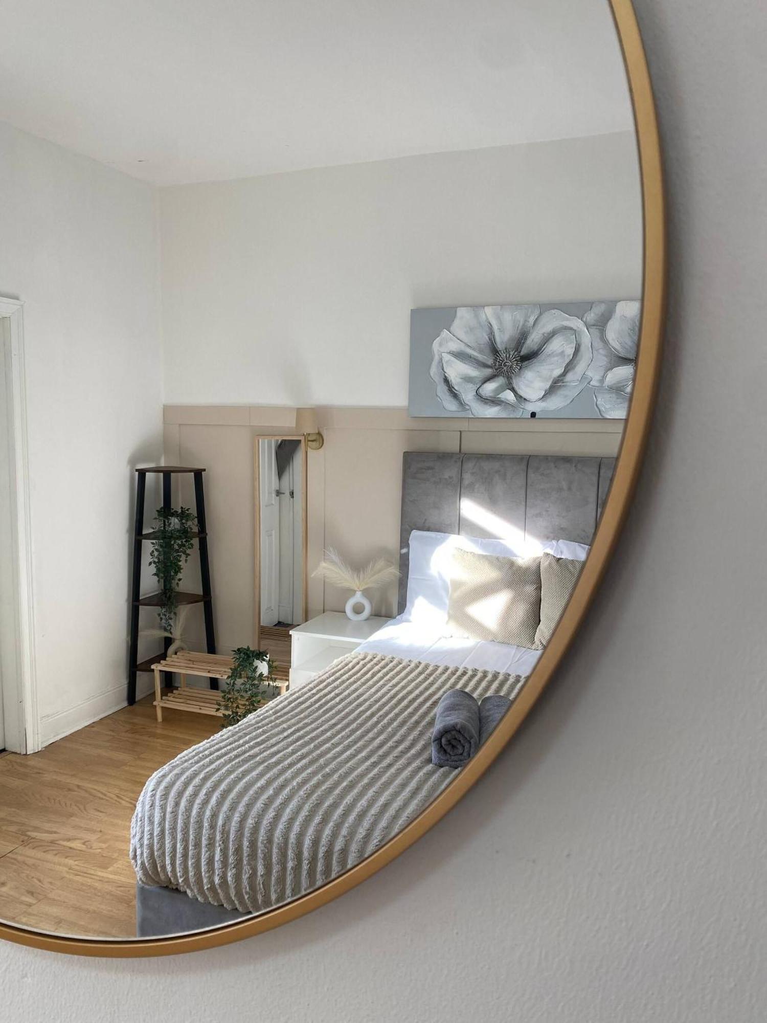 Modern Townhouse-free Parking-game Room-w-ifi *