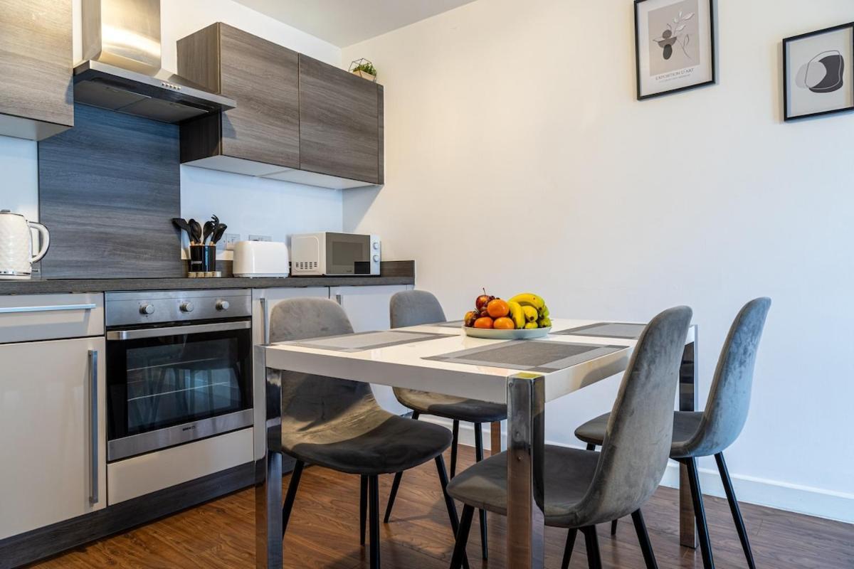 Apartment Centre ,salford,lakeside Manchester