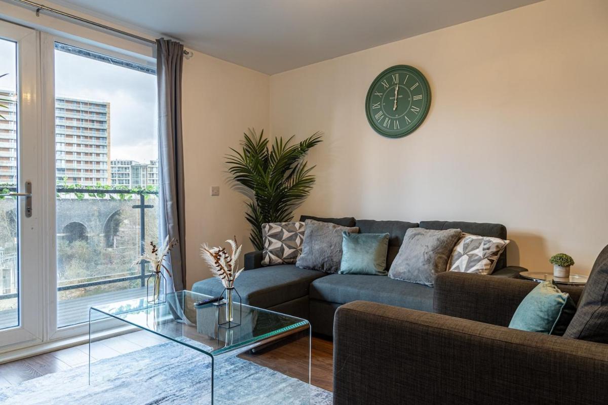 Apartment Centre ,salford,lakeside Manchester