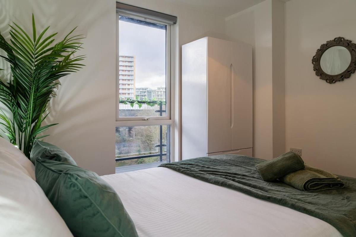 Apartment Centre ,salford,lakeside