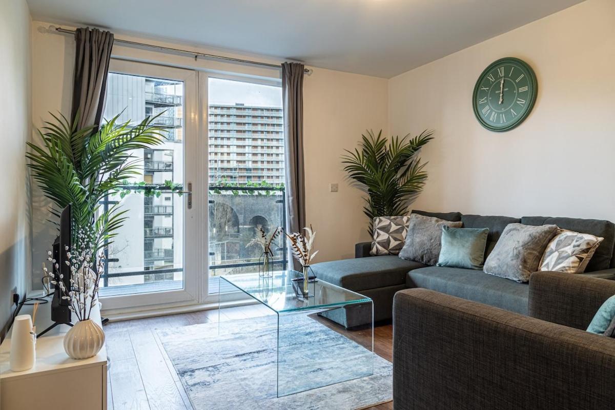 Apartment Centre ,salford,lakeside
