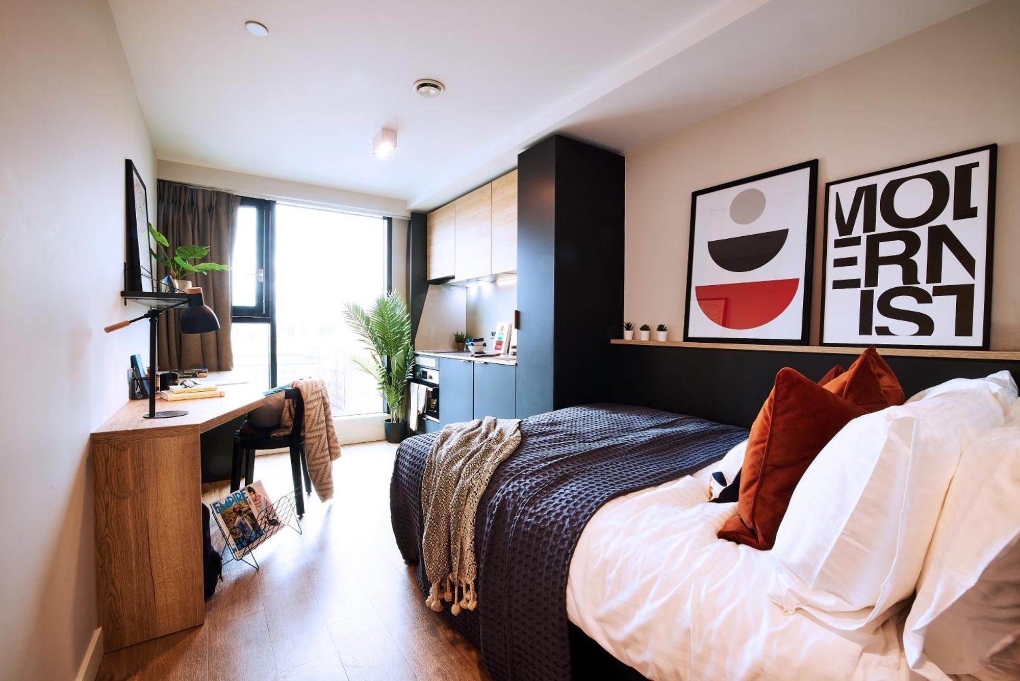 Student Only Luxury Studio, Circle Square Apartment