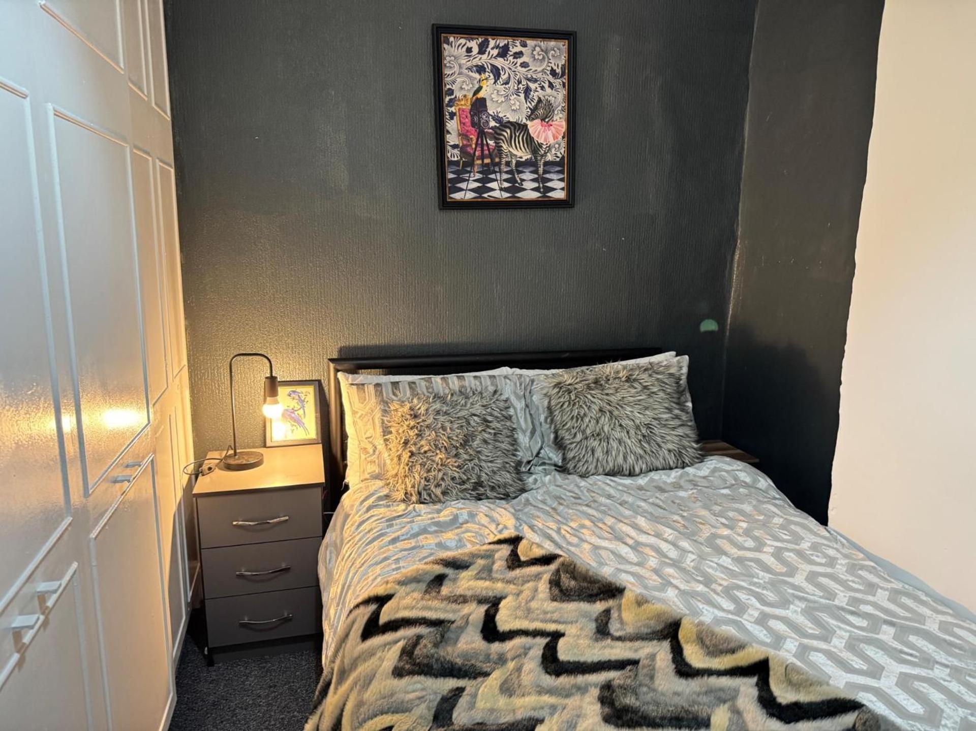- House - Sleeps 6 - Parking - Garden * Manchester