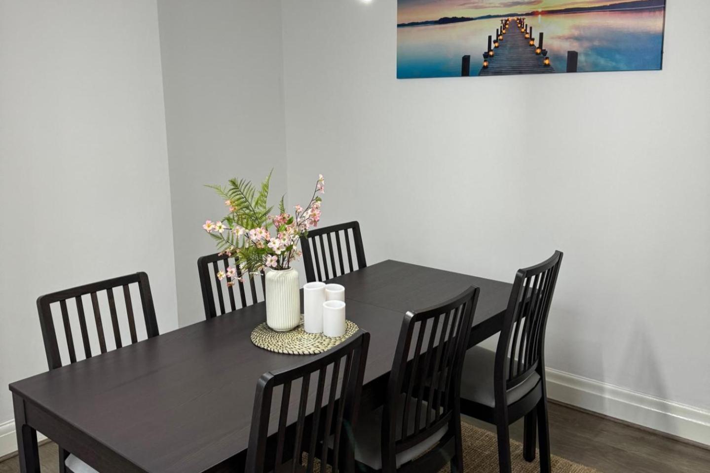 Oasis - Spacious 5 Bedroom House Holiday home *