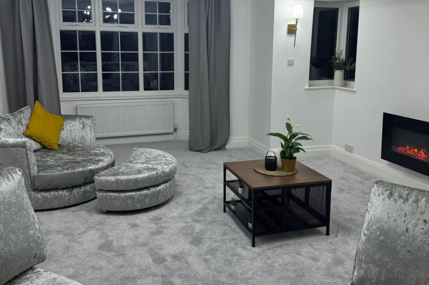 Holiday home Oasis - Spacious 5 Bedroom House Manchester