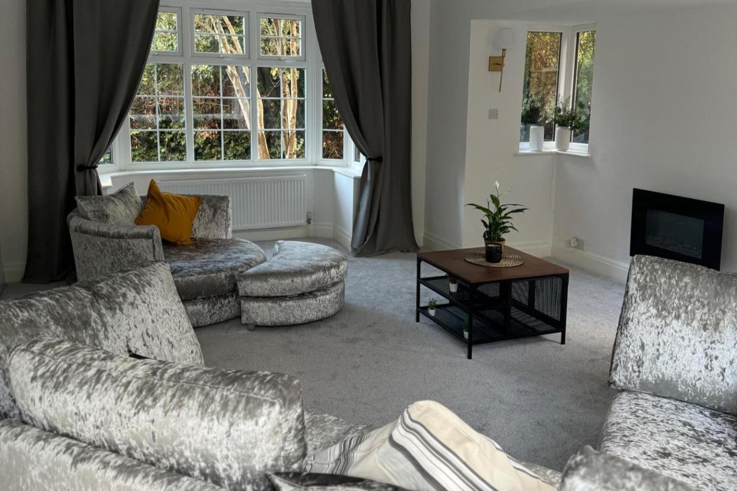 Oasis - Spacious 5 Bedroom House Manchester