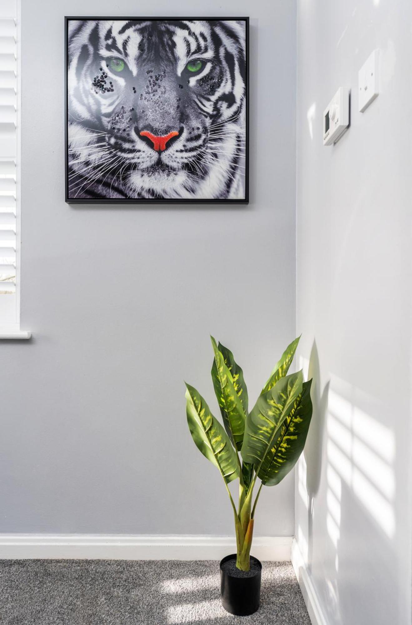 Cozy 2 Bed - Unlimited Wi-fi - Free Parking - Sleeps 6 - By Old Trafford Apartment