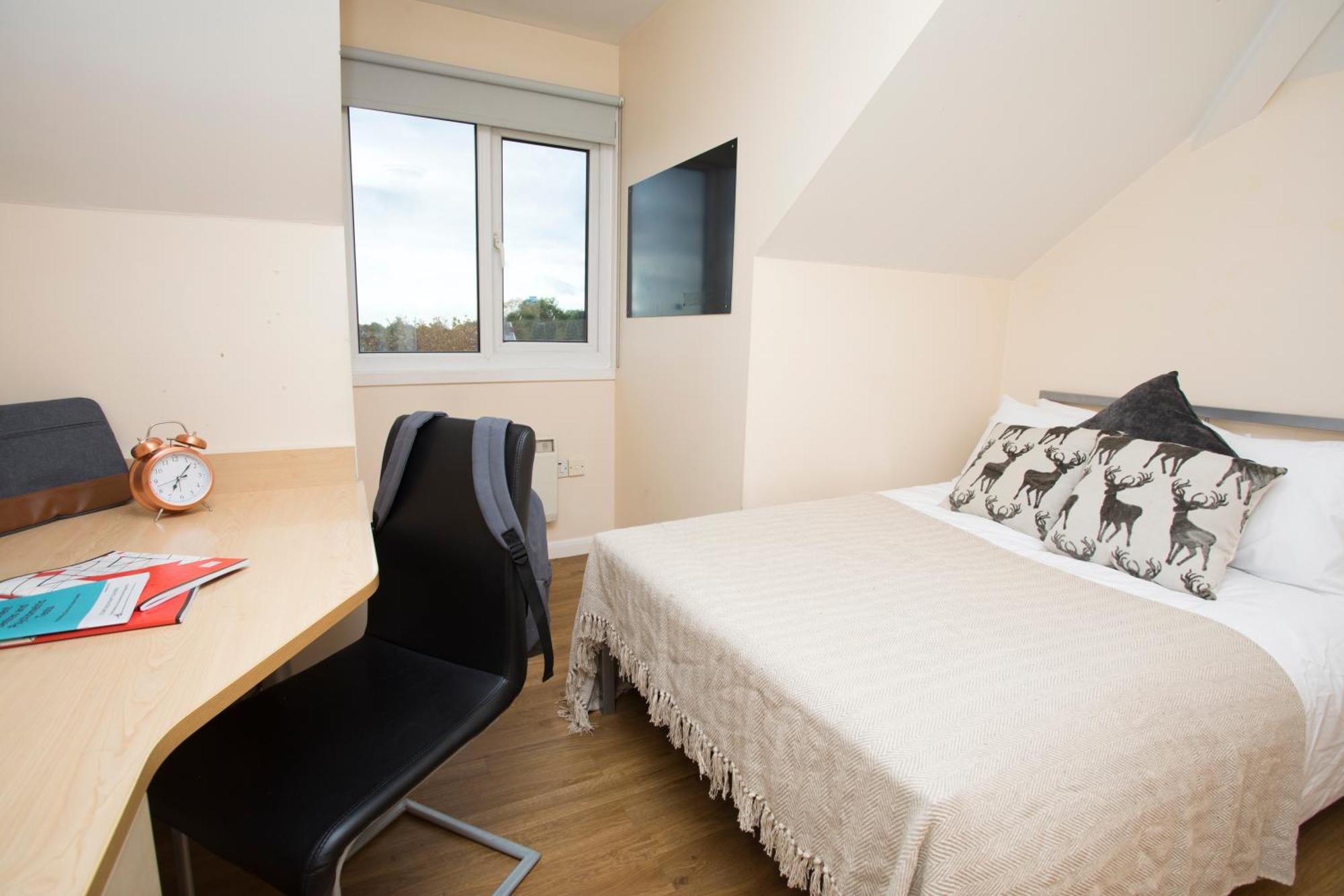 Heald Court Student Only, Ensuite At * Manchester