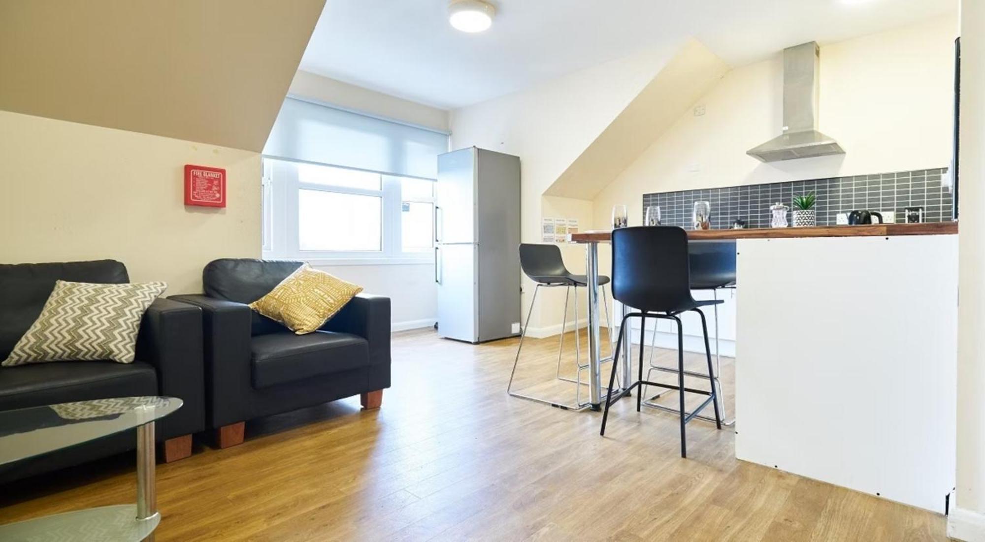 Heald Court Student Only, Ensuite At * Manchester