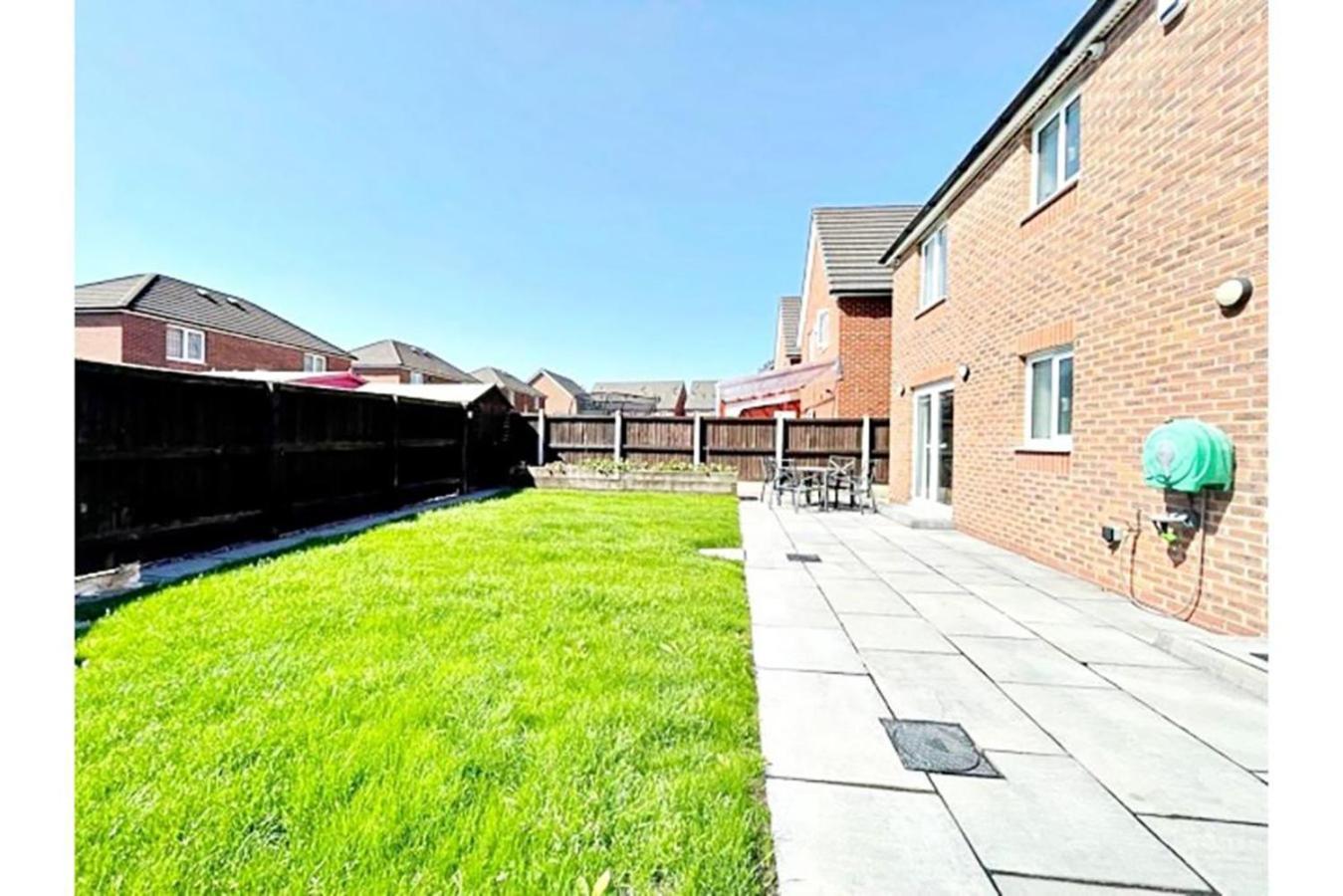 New Near Etihad & Coop Live Holiday home Manchester