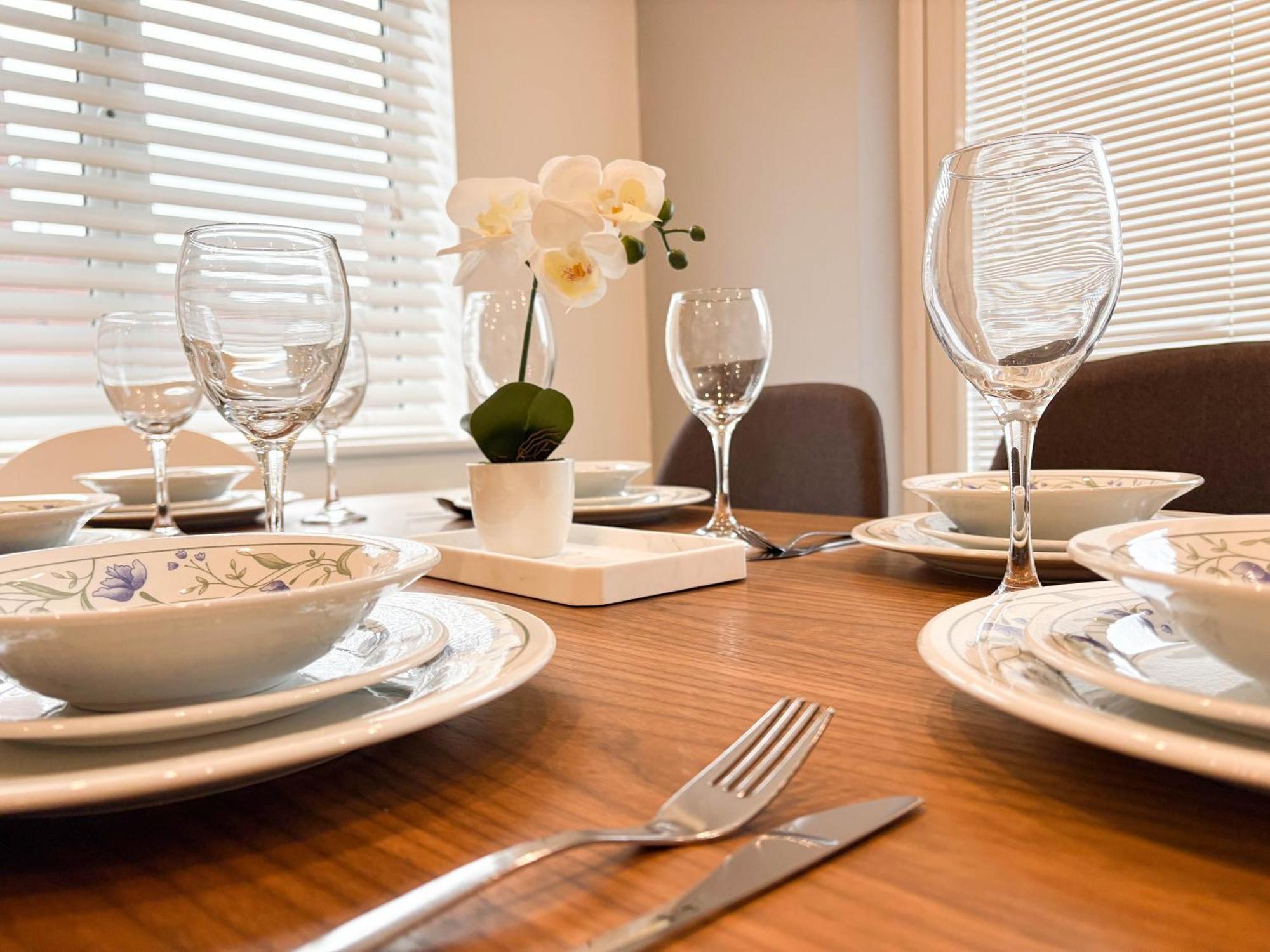New Near Etihad & Coop Live Holiday home *