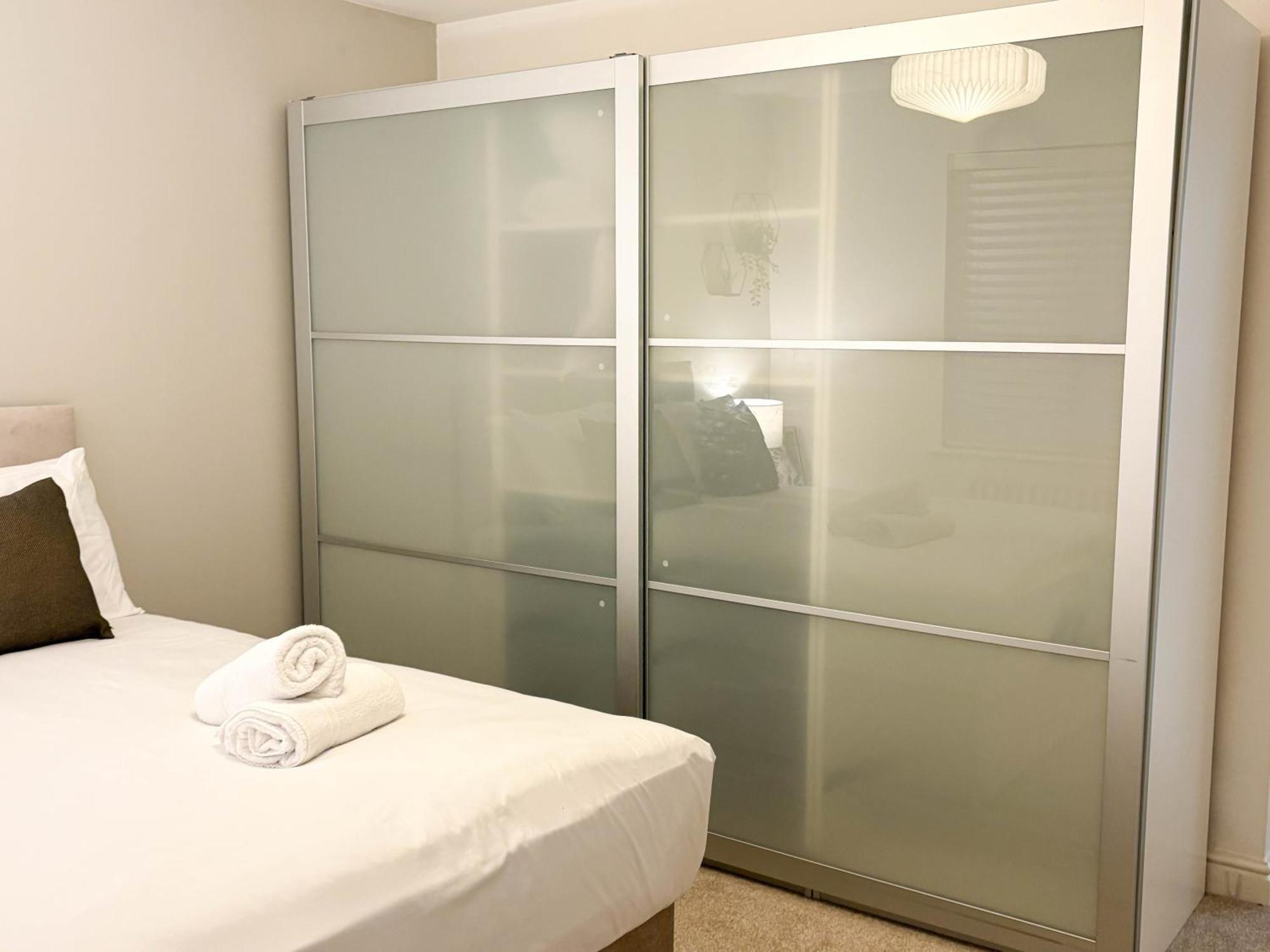 Holiday home New Near Etihad & Coop Live *