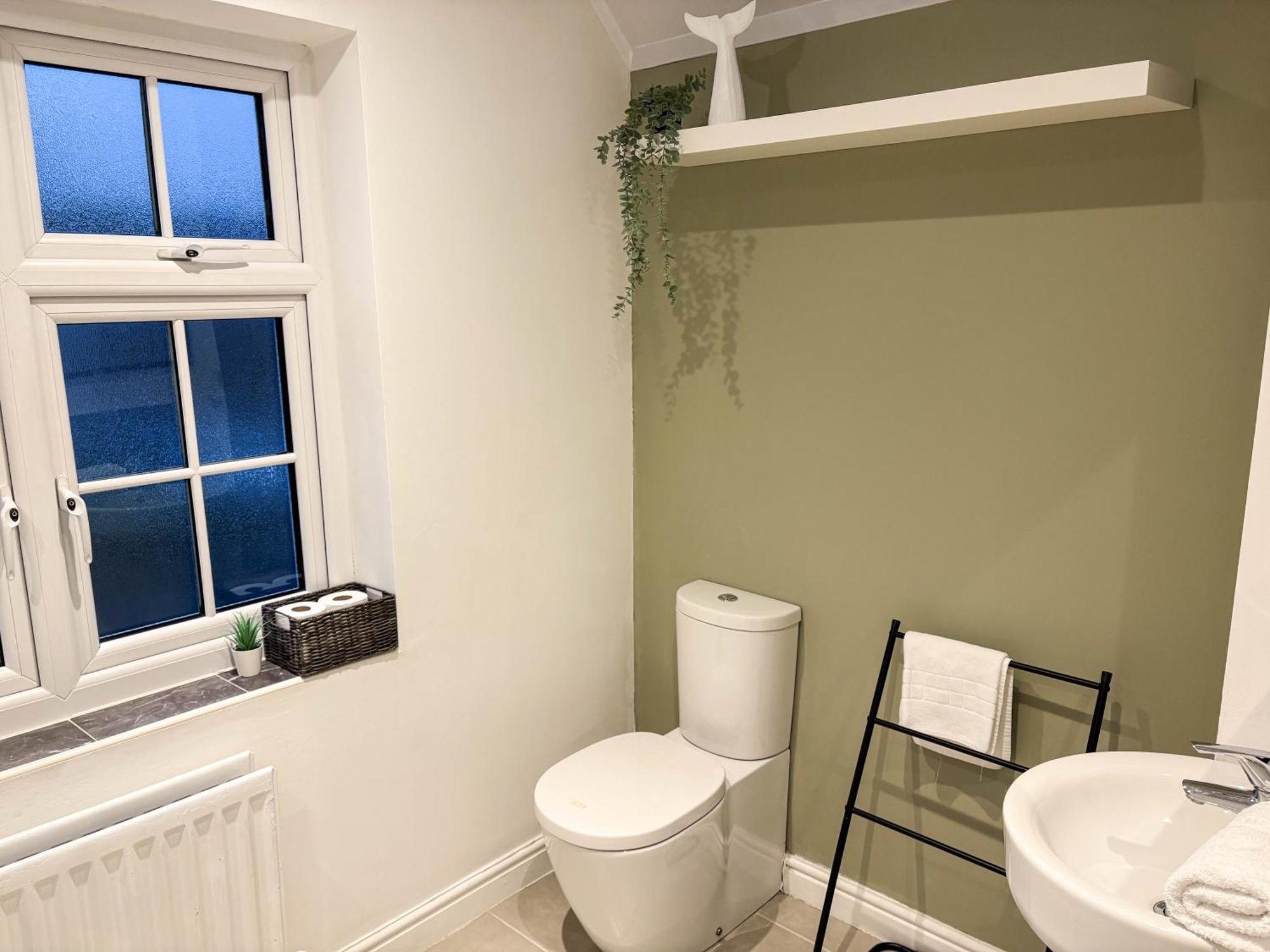 Holiday home New Near Etihad & Coop Live