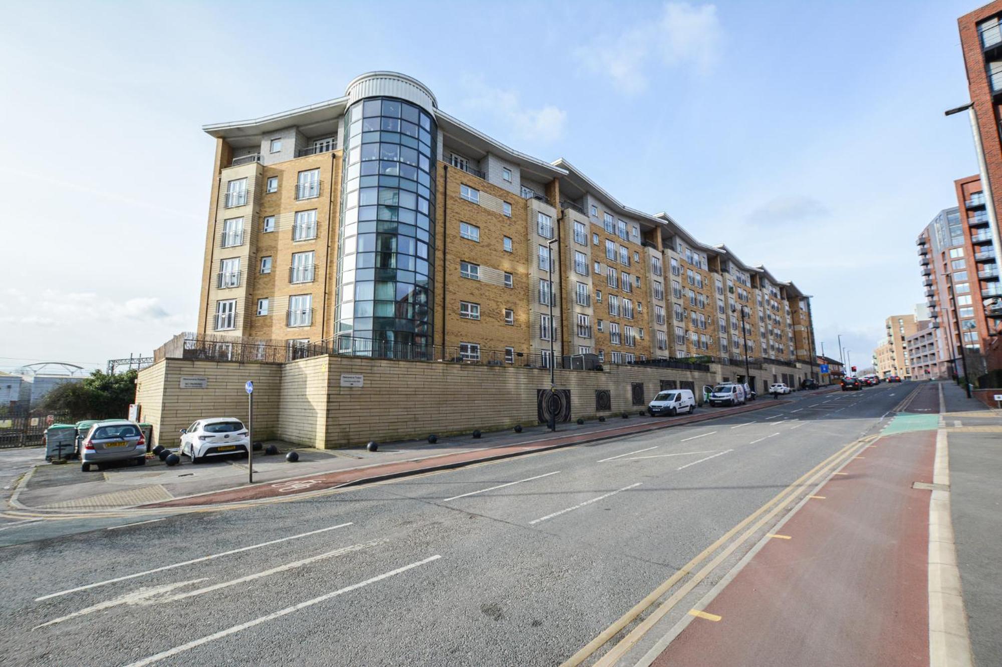 Apartment New Stylish Free Parking Sleeps 5 Or 6 Manchester