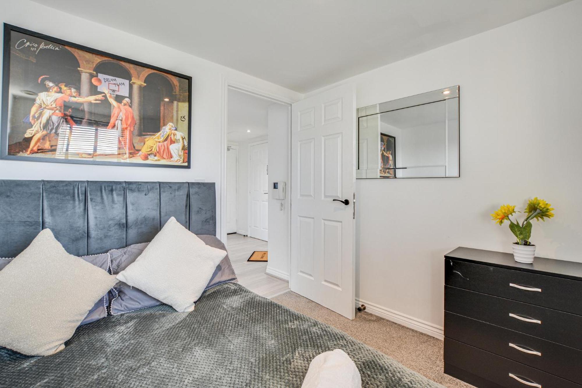 Apartment New Stylish Free Parking Sleeps 5 Or 6 *