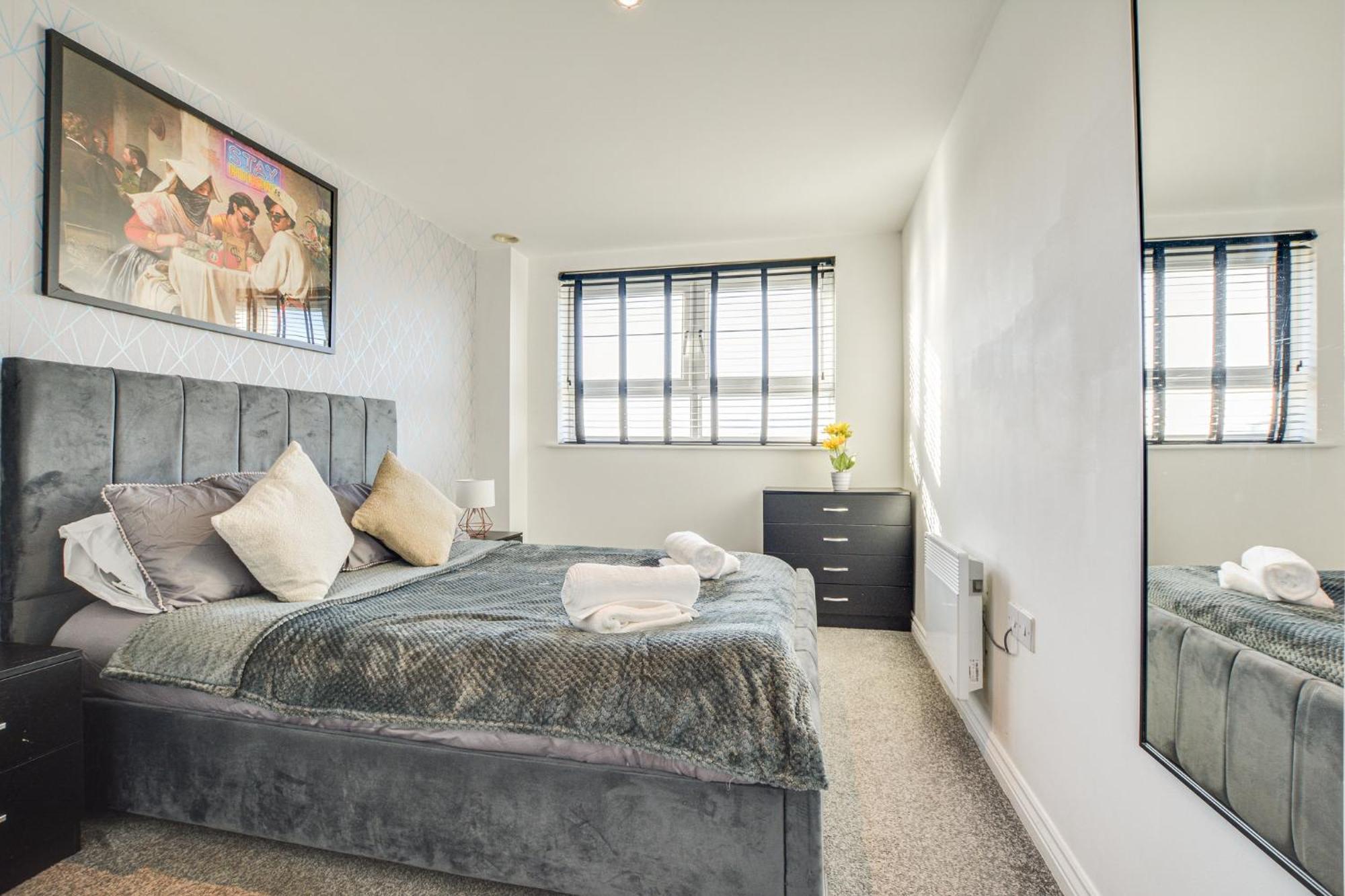 New Stylish Free Parking Sleeps 5 Or 6 Apartment Manchester