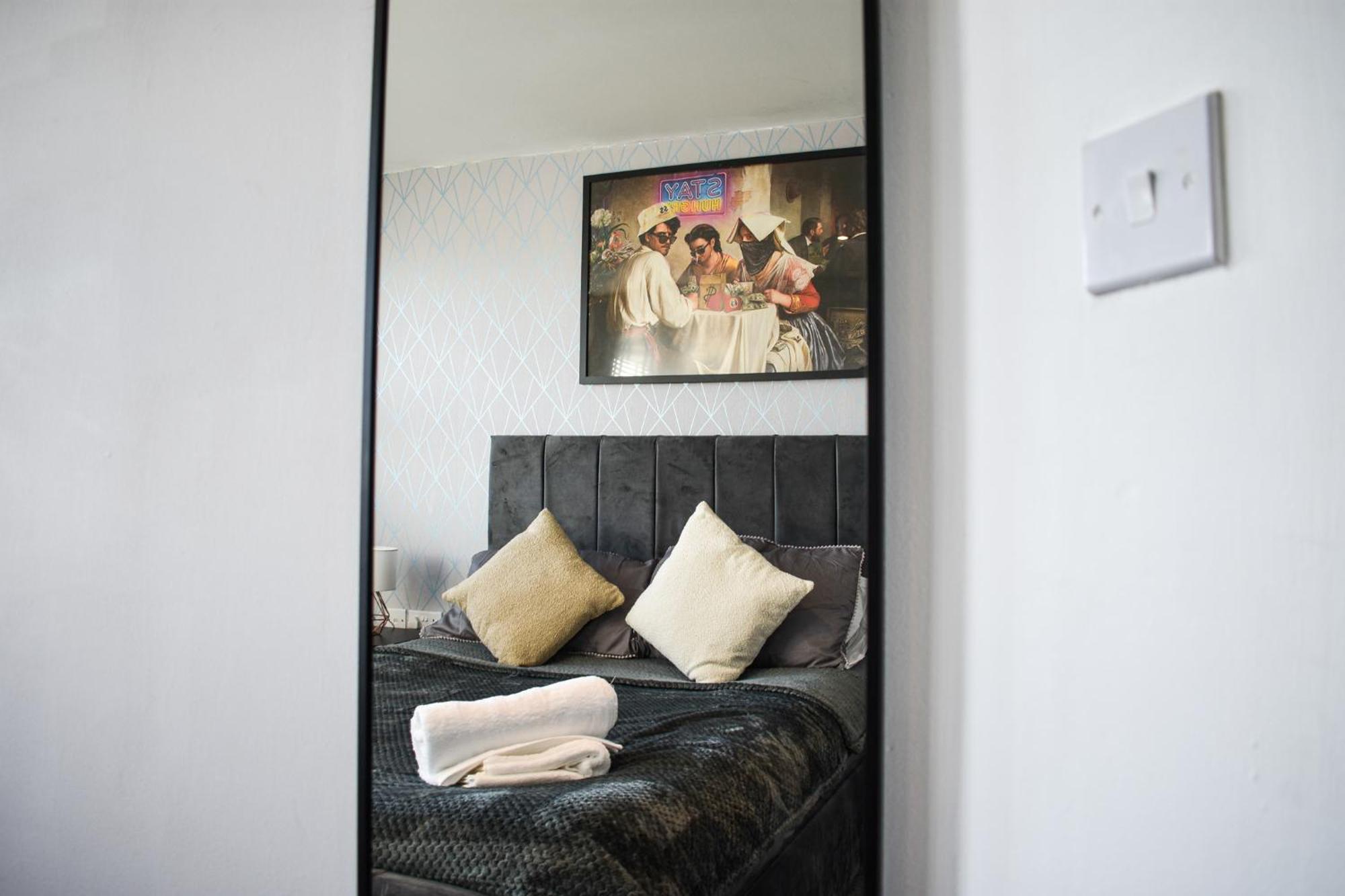 New Stylish Free Parking Sleeps 5 Or 6