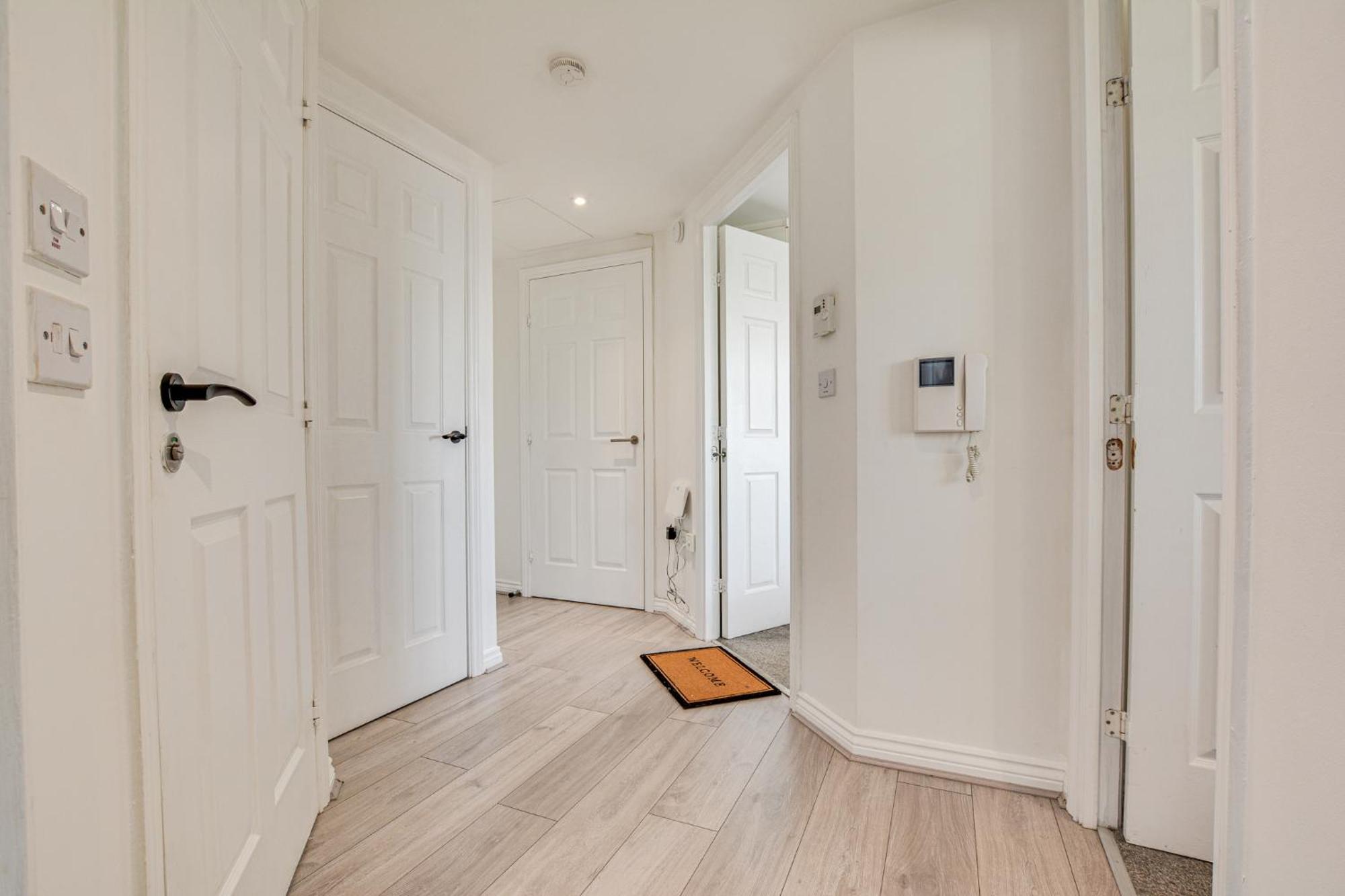 Apartment New Stylish Free Parking Sleeps 5 Or 6 *