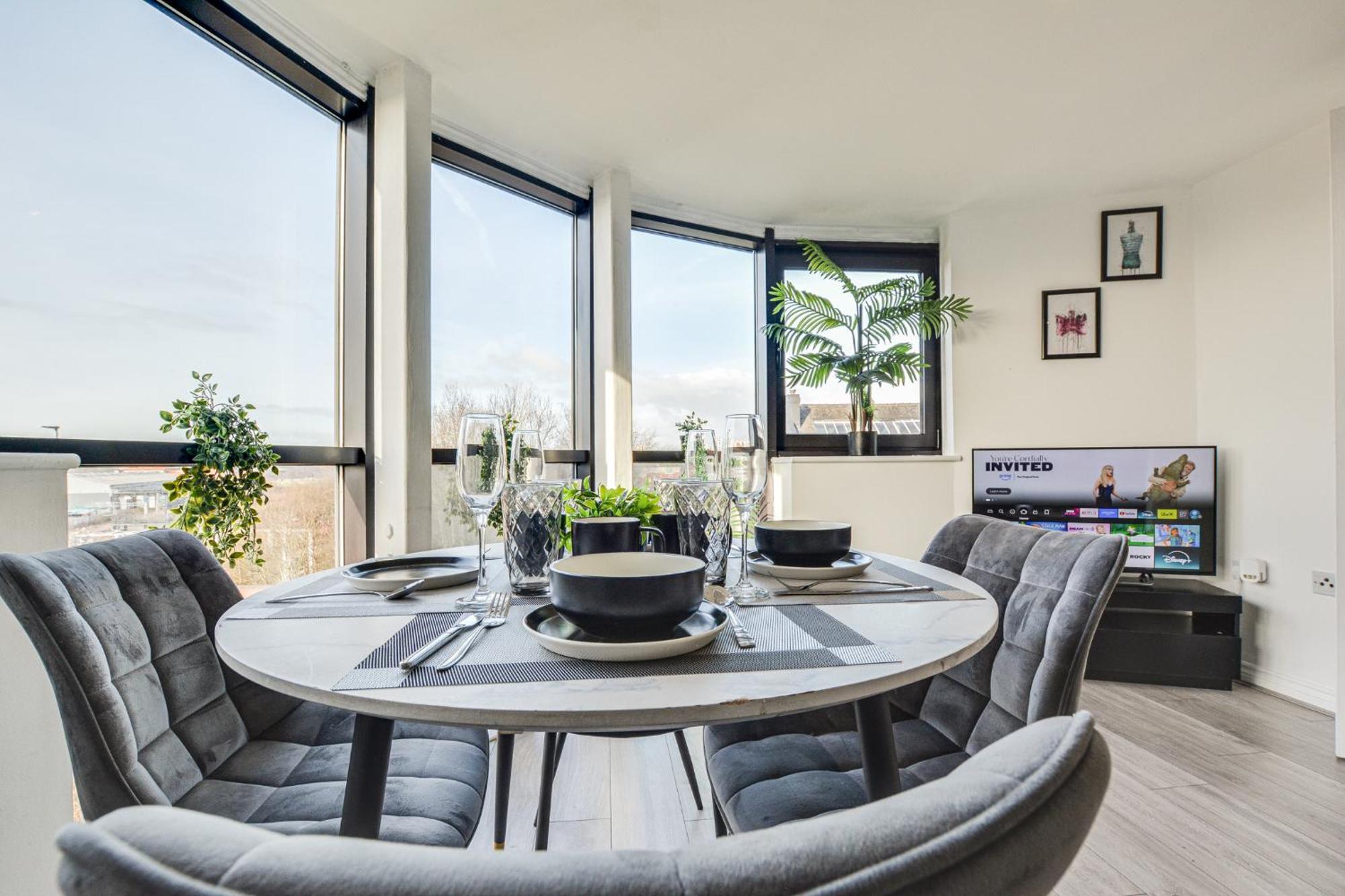 New Stylish Free Parking Sleeps 5 Or 6
