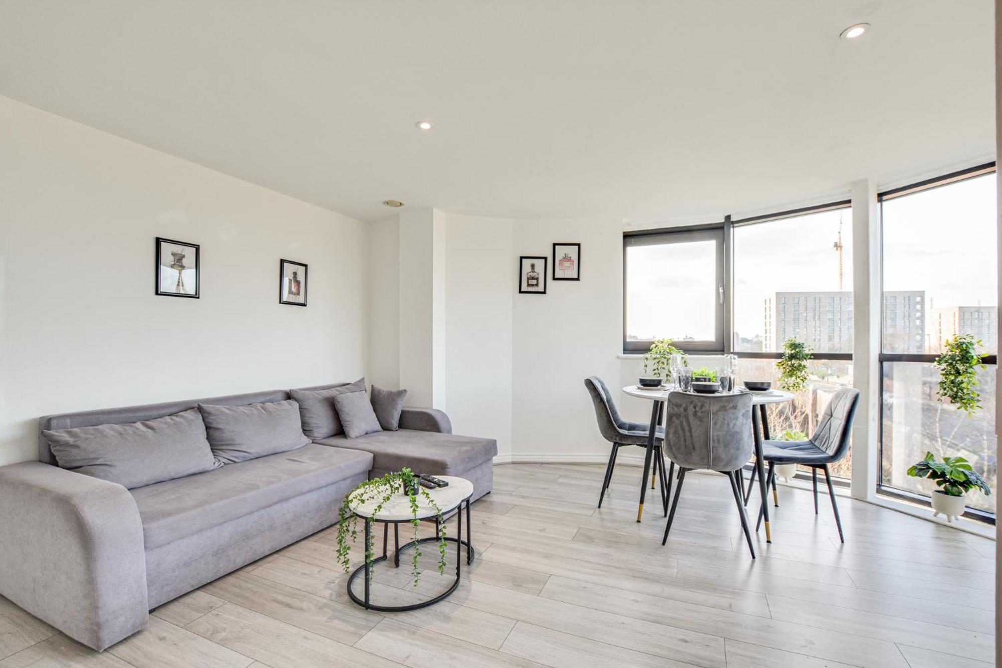 New Stylish Free Parking Sleeps 5 Or 6