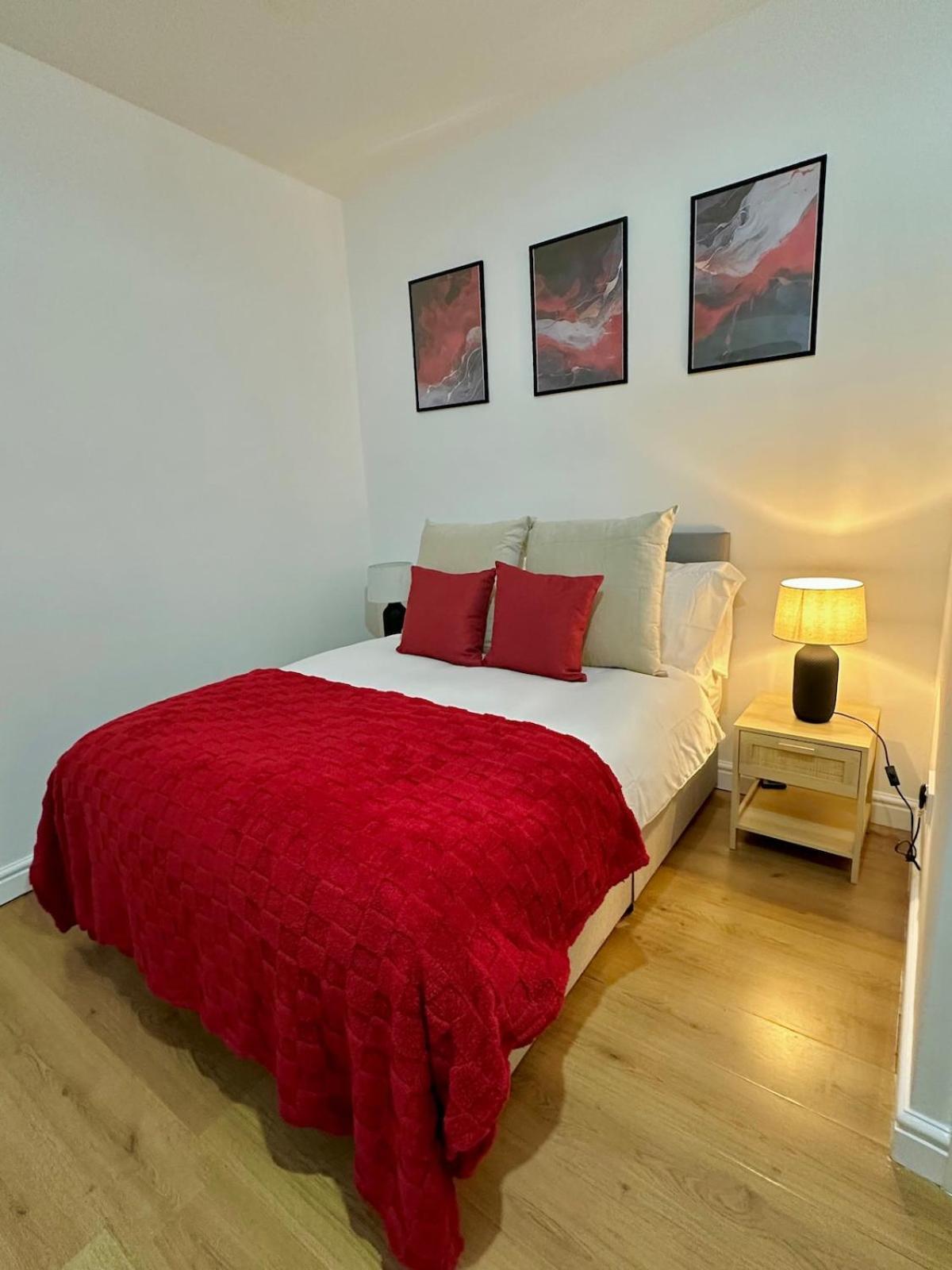 Stylish Old Trafford 2br Apartment, Free Parking, Near Stadium & Centre Apartment