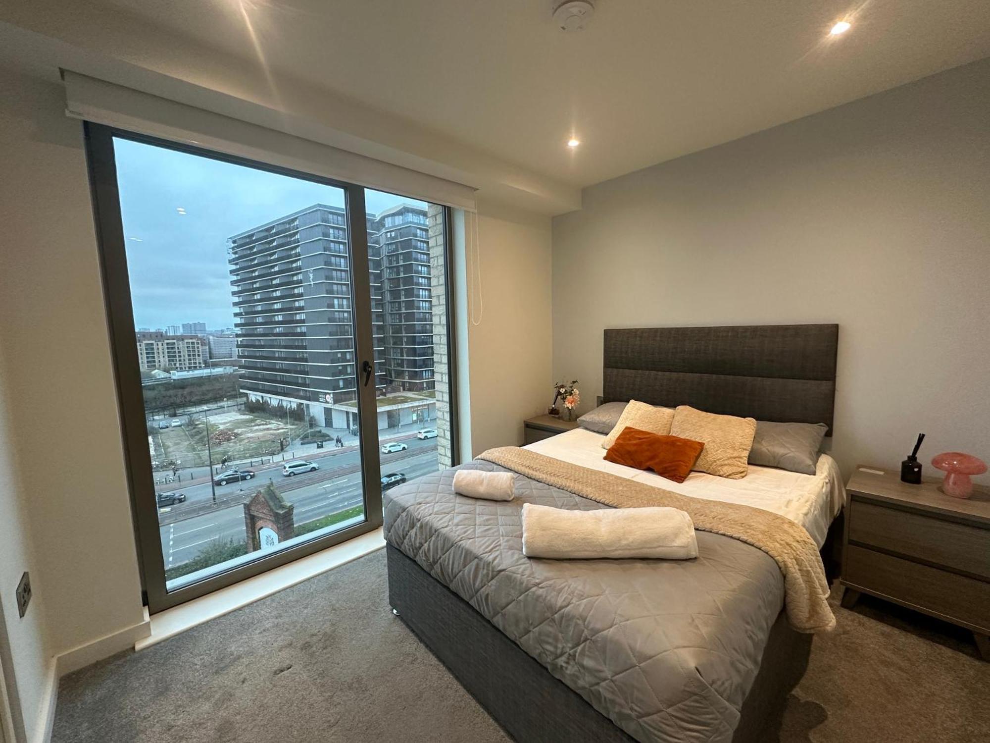 Away Luxury Two Bedroom Shared With En-suite And A Private Bathroom Homestay *