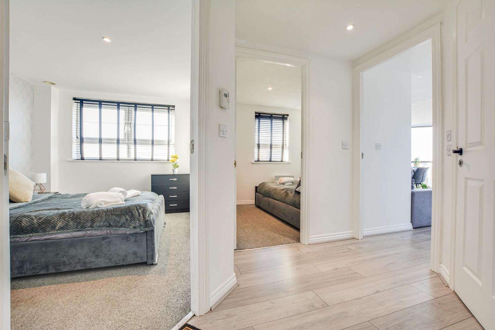 New Stylish Free Parking Sleeps 5 Or 6 Apartment *