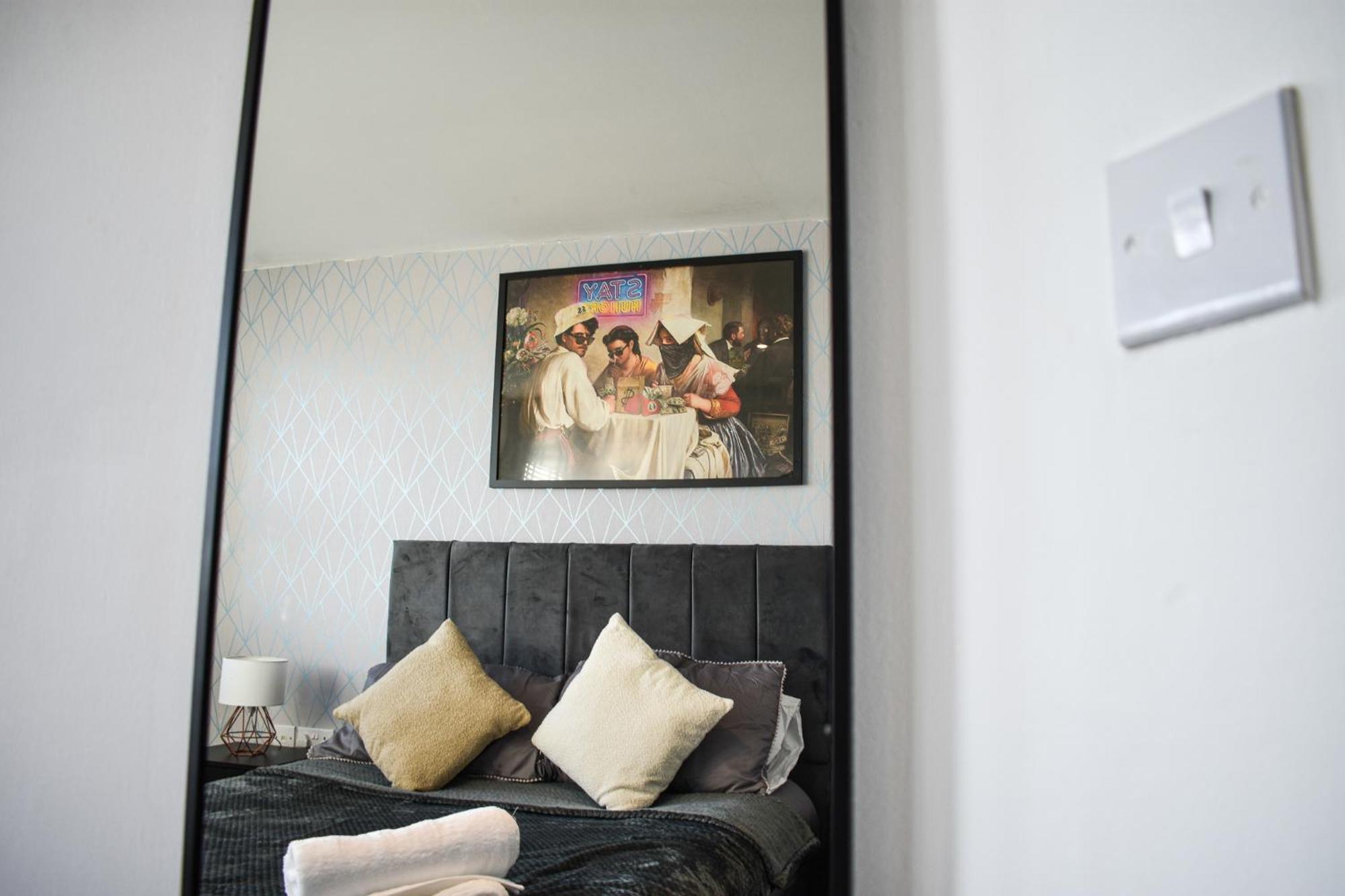Apartment New Stylish Free Parking Sleeps 5 Or 6