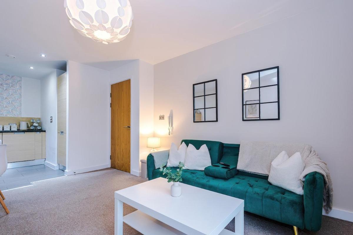 Apartment Cosy 1bedroom With Balcony, Sleeps 3, Prime Location, Long Term Disc Manchester