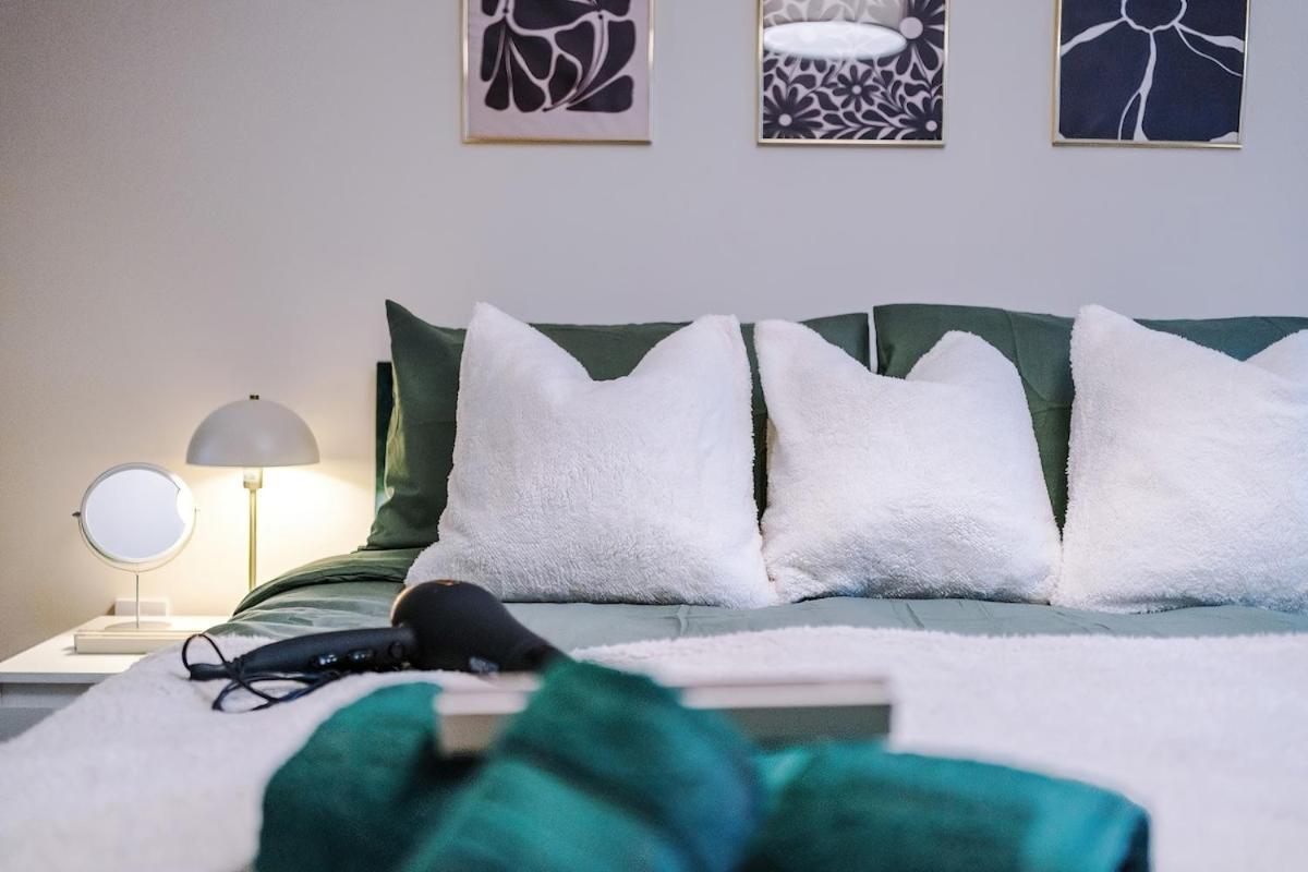 Cosy 1bedroom With Balcony, Sleeps 3, Prime Location, Long Term Disc Manchester
