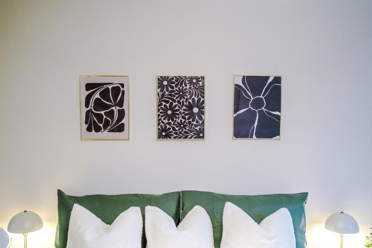 Apartment Cosy 1bedroom With Balcony, Sleeps 3, Prime Location, Long Term Disc
