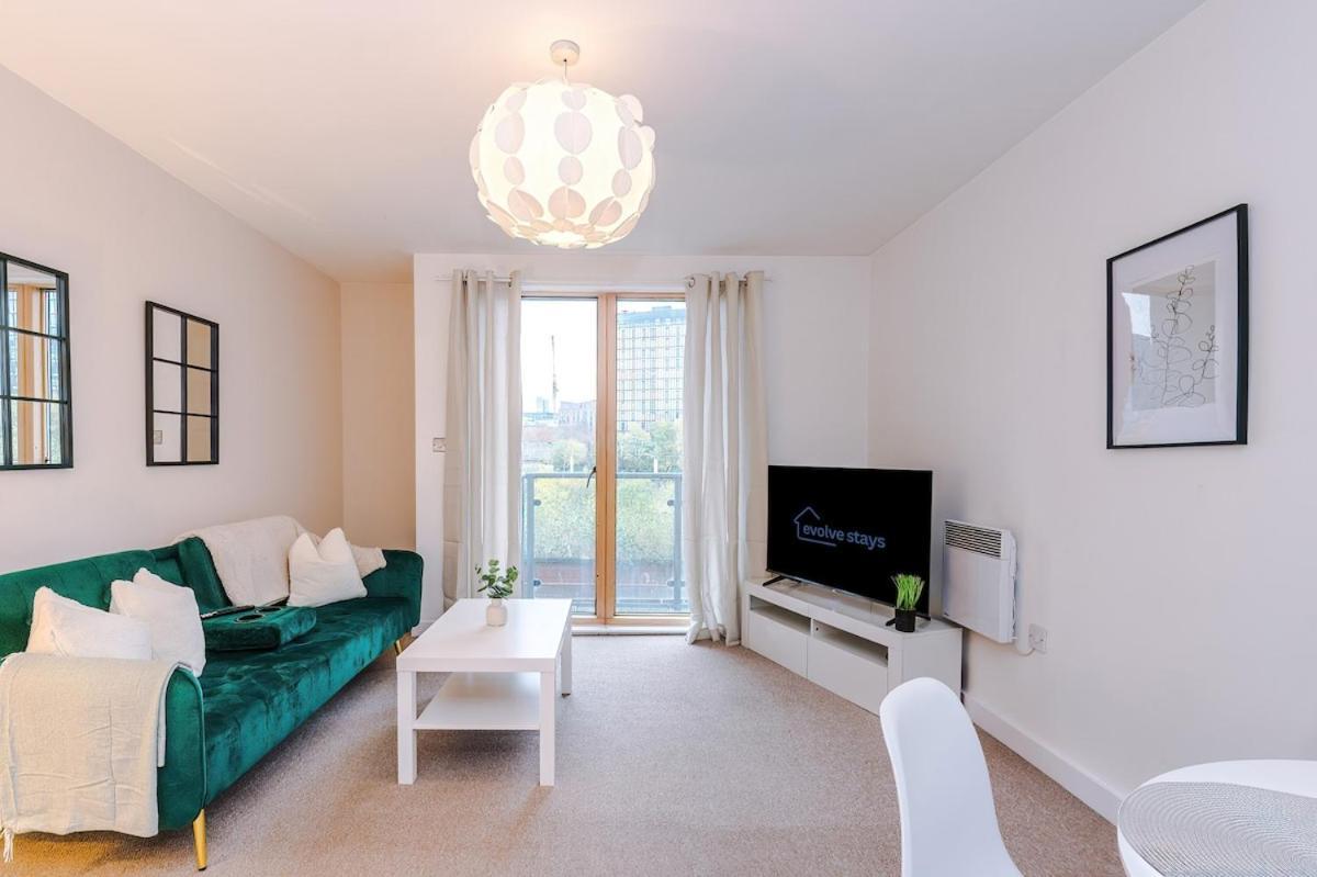 Apartment Cosy 1bedroom With Balcony, Sleeps 3, Prime Location, Long Term Disc Manchester