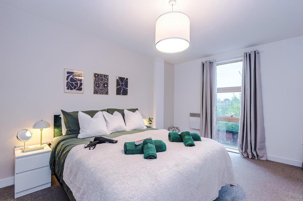 Cosy 1bedroom With Balcony, Sleeps 3, Prime Location, Long Term Disc Manchester