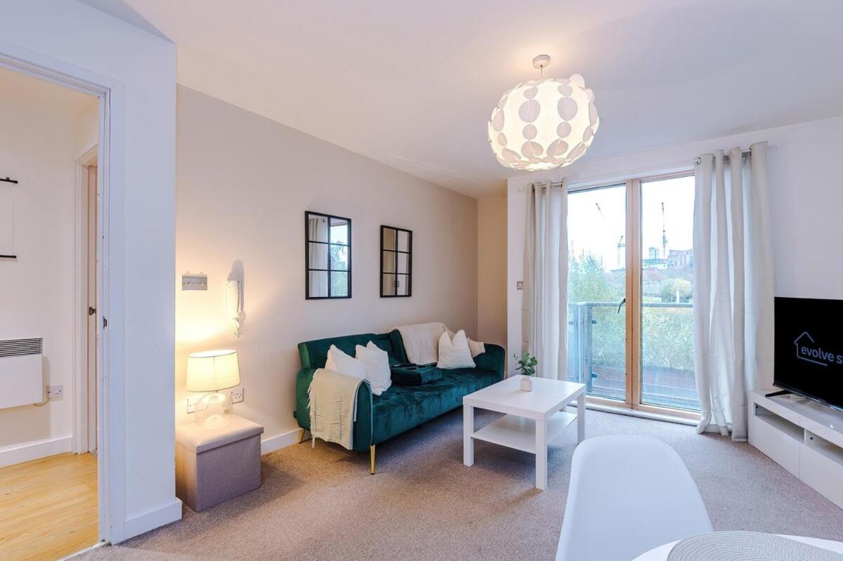 Cosy 1bedroom With Balcony, Sleeps 3, Prime Location, Long Term Disc *