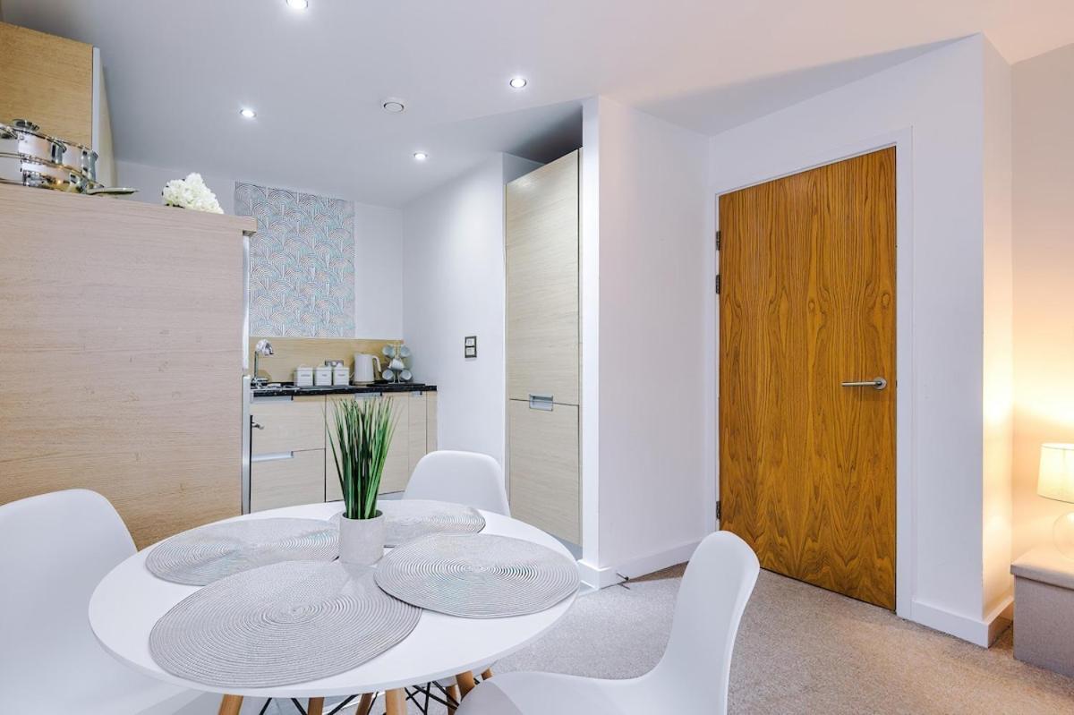Cosy 1bedroom With Balcony, Sleeps 3, Prime Location, Long Term Disc