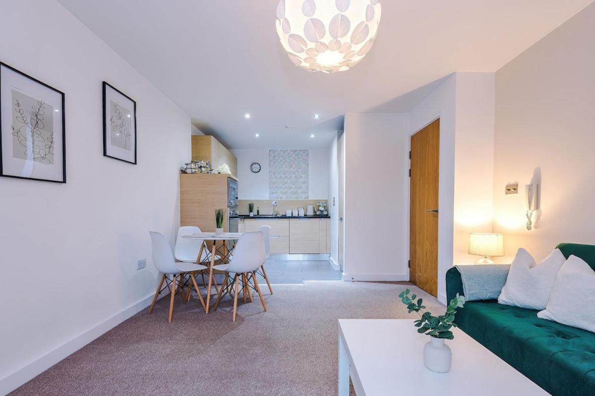 Cosy 1bedroom With Balcony, Sleeps 3, Prime Location, Long Term Disc Apartment *