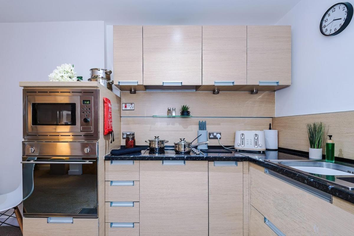 Cosy 1bedroom With Balcony, Sleeps 3, Prime Location, Long Term Disc Apartment Manchester