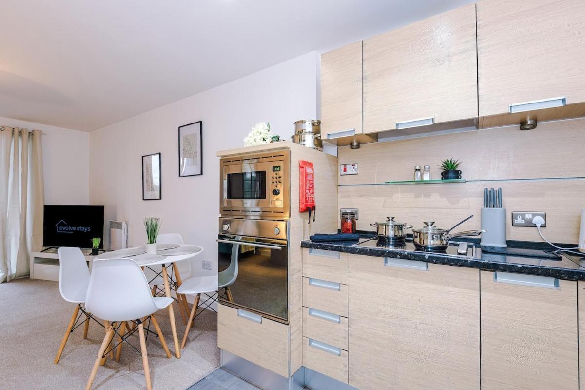 Apartment Cosy 1bedroom With Balcony, Sleeps 3, Prime Location, Long Term Disc