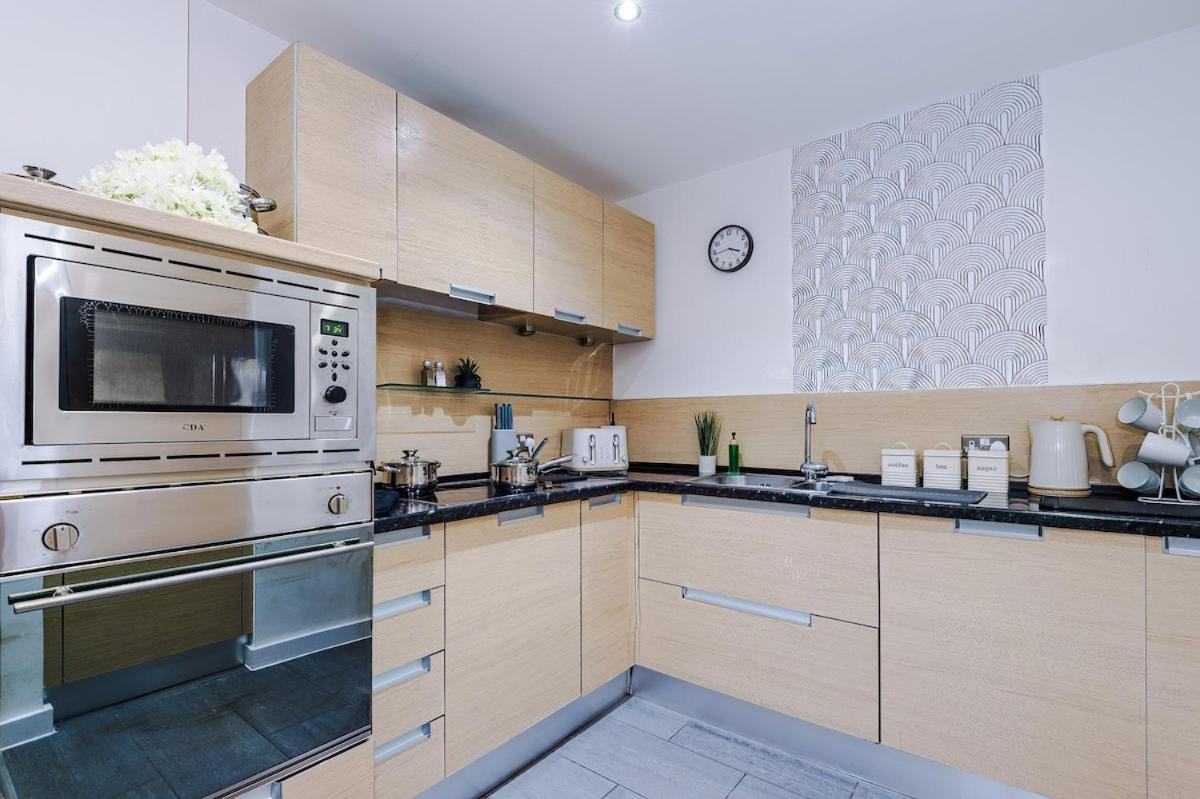 Cosy 1bedroom With Balcony, Sleeps 3, Prime Location, Long Term Disc Apartment *