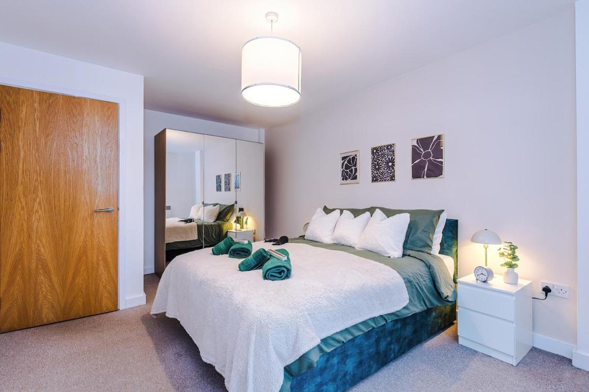 Cosy 1bedroom With Balcony, Sleeps 3, Prime Location, Long Term Disc *