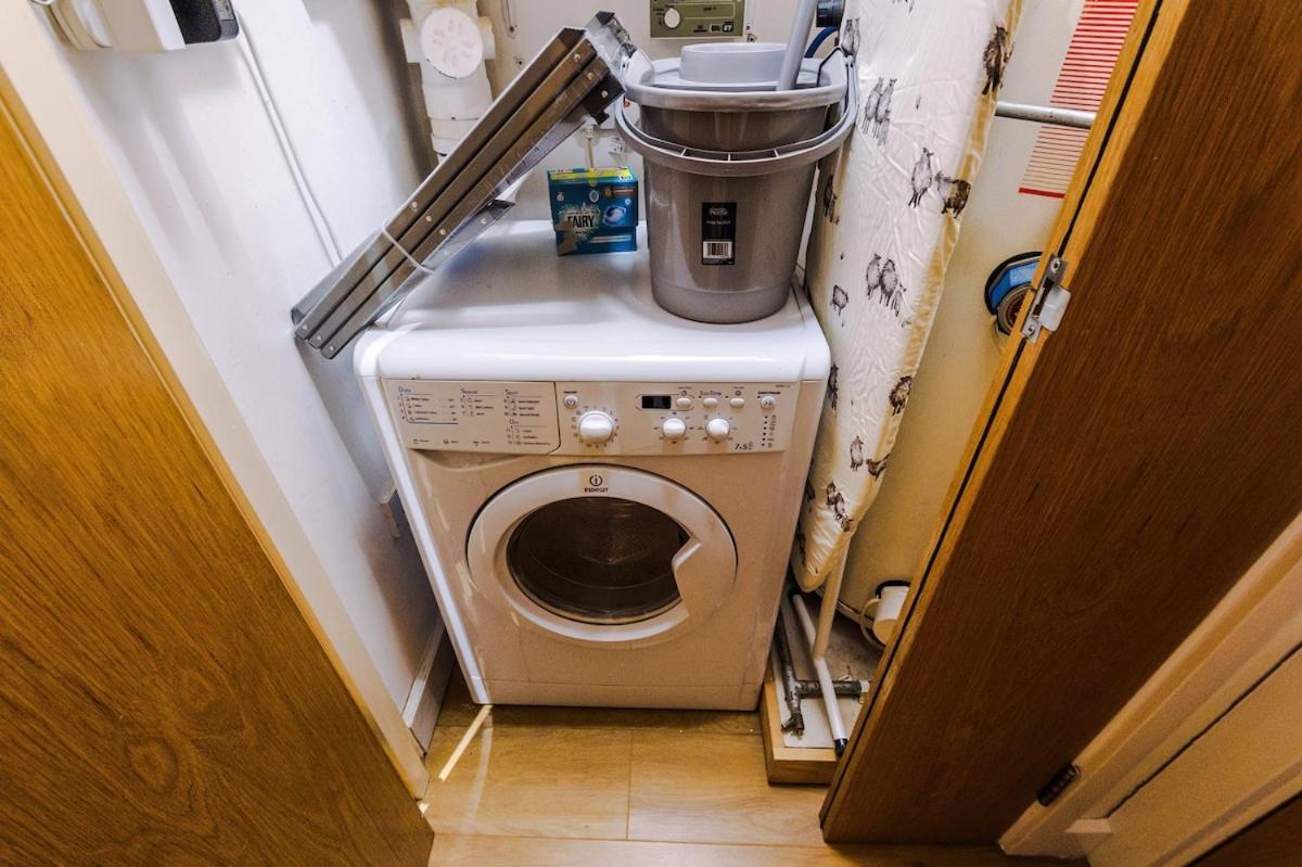 Cosy 1bedroom With Balcony, Sleeps 3, Prime Location, Long Term Disc Manchester