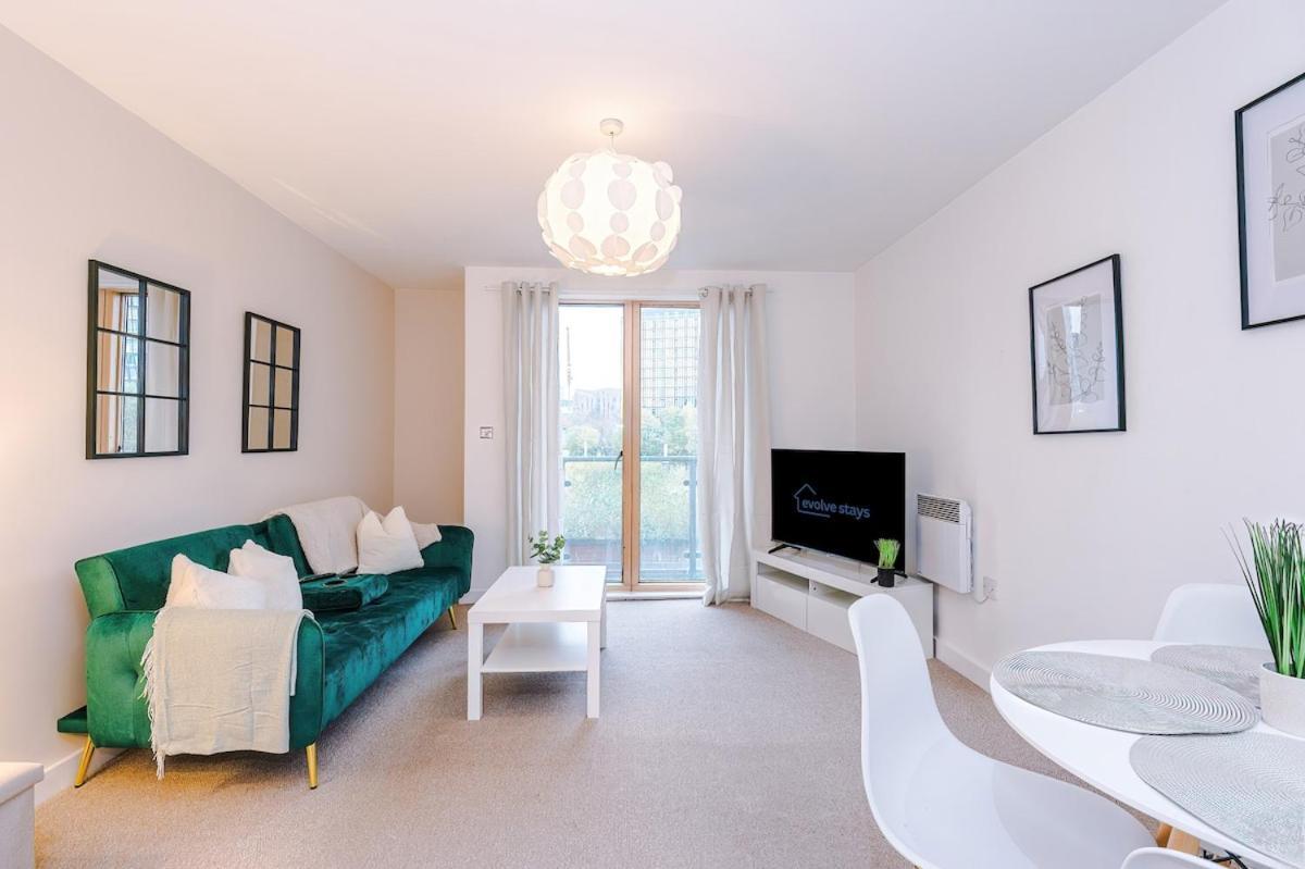 Cosy 1bedroom With Balcony, Sleeps 3, Prime Location, Long Term Disc * Manchester