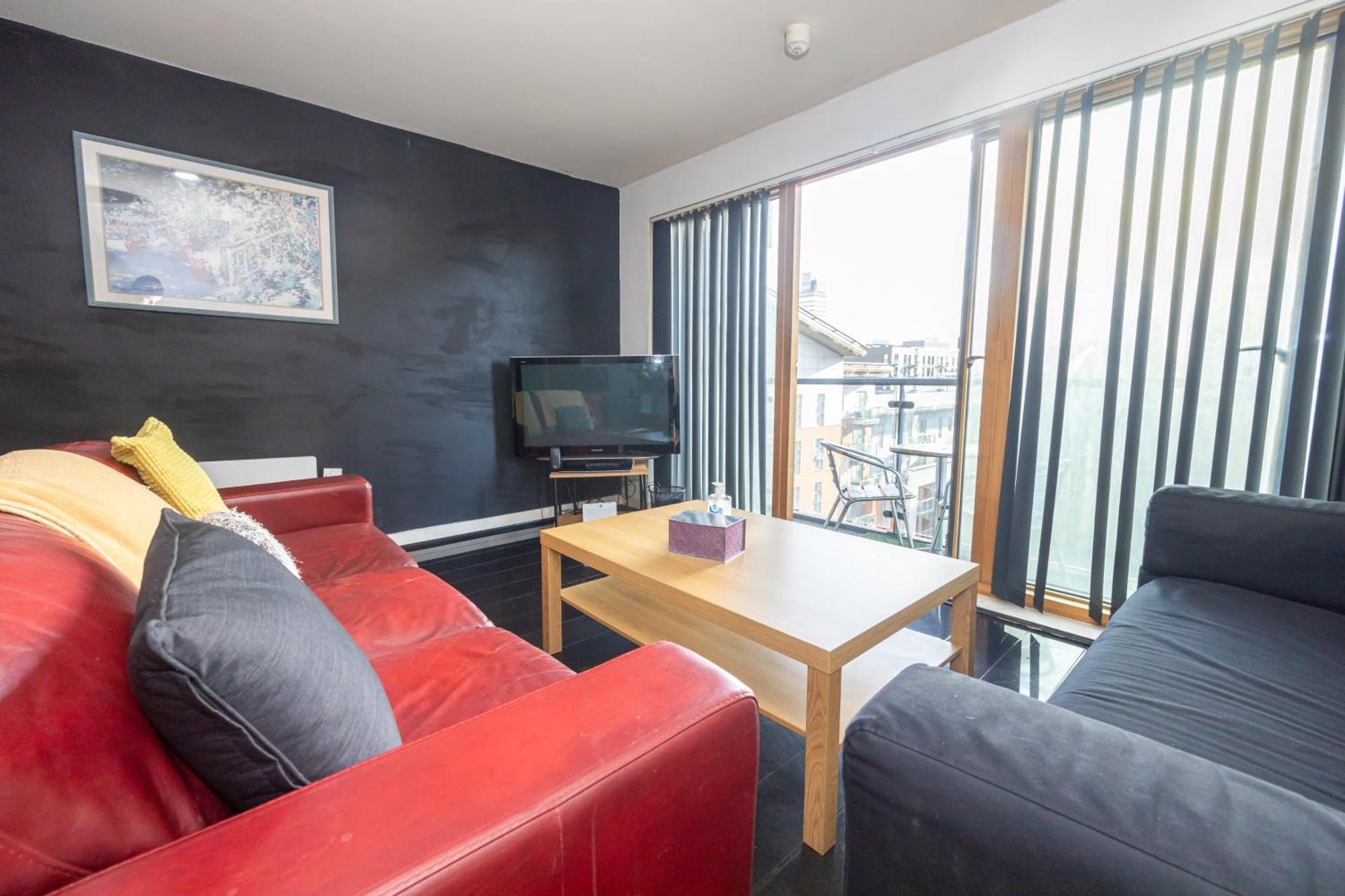 Stylish With Balcony & Views Apartment *
