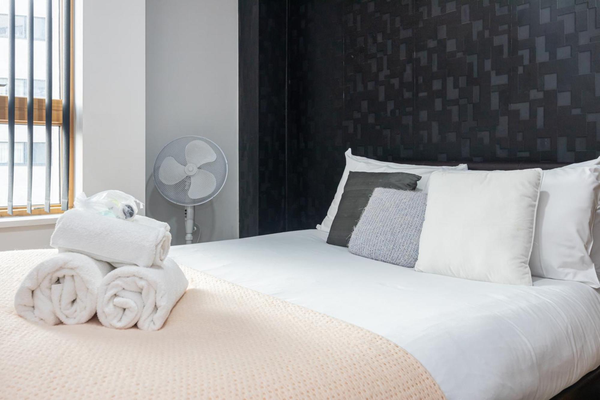 Stylish With Balcony & Views * Manchester