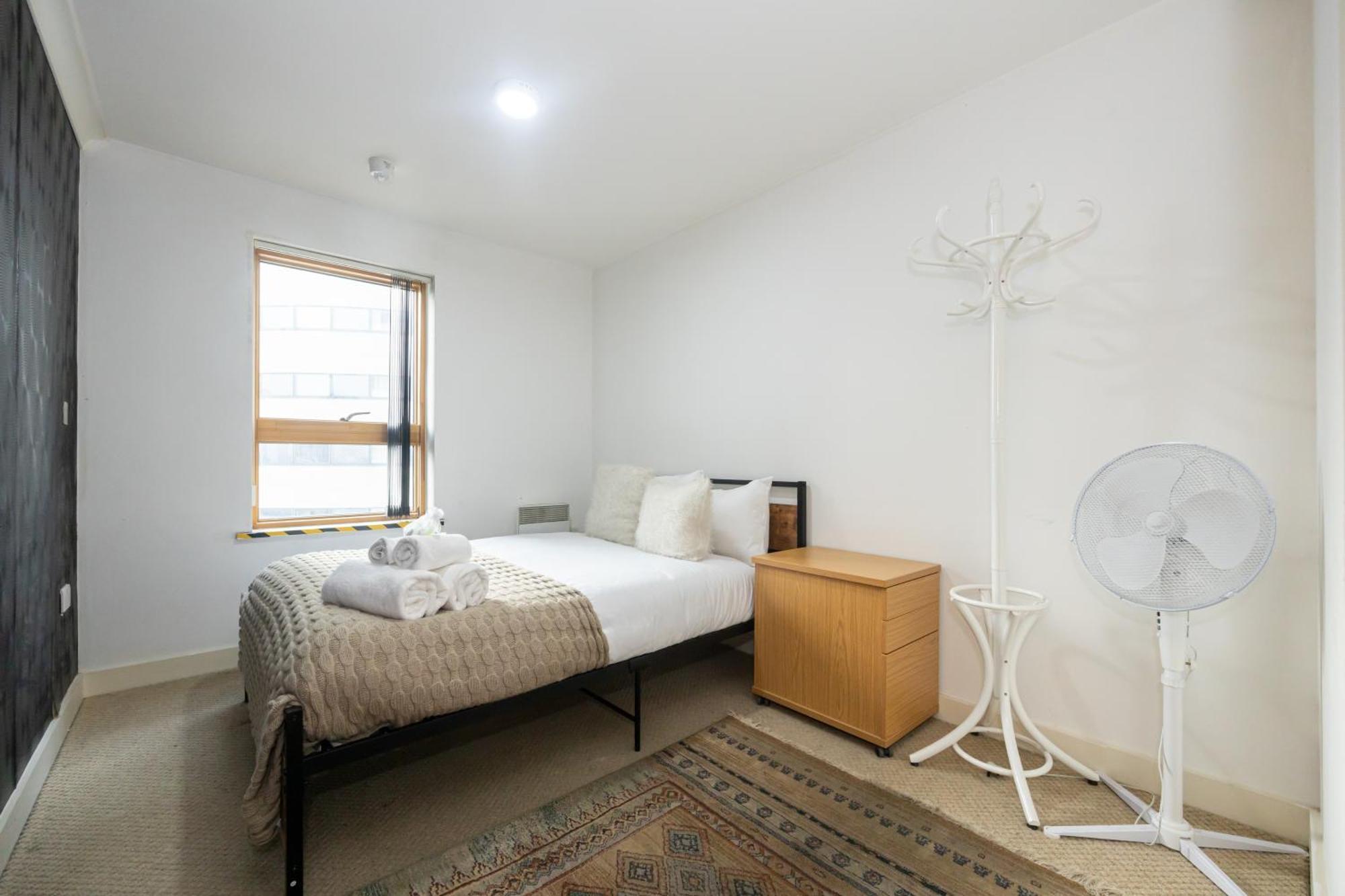 Stylish With Balcony & Views Apartment